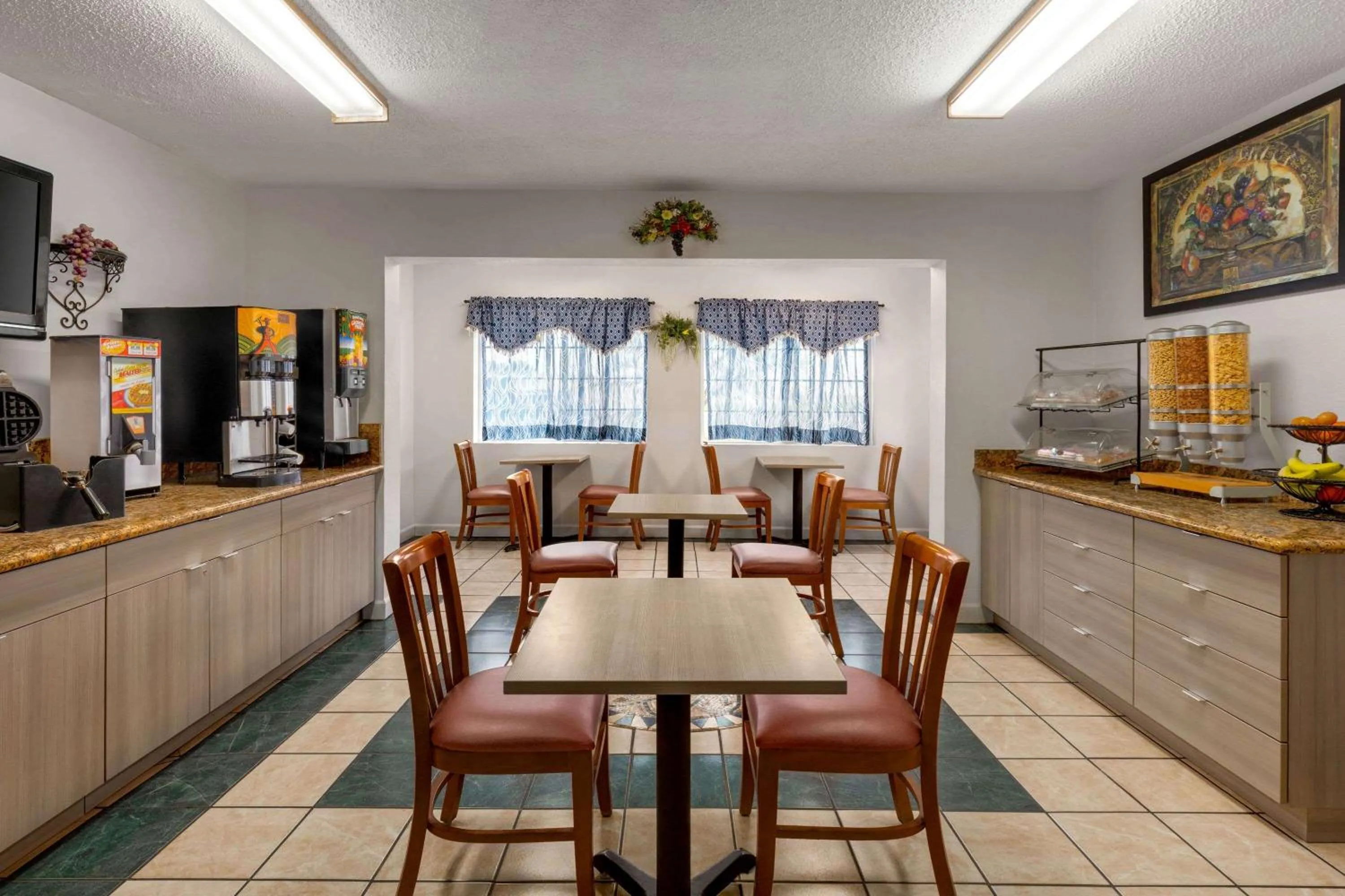 Restaurant/places to eat in Microtel Inn & Suites Lincoln