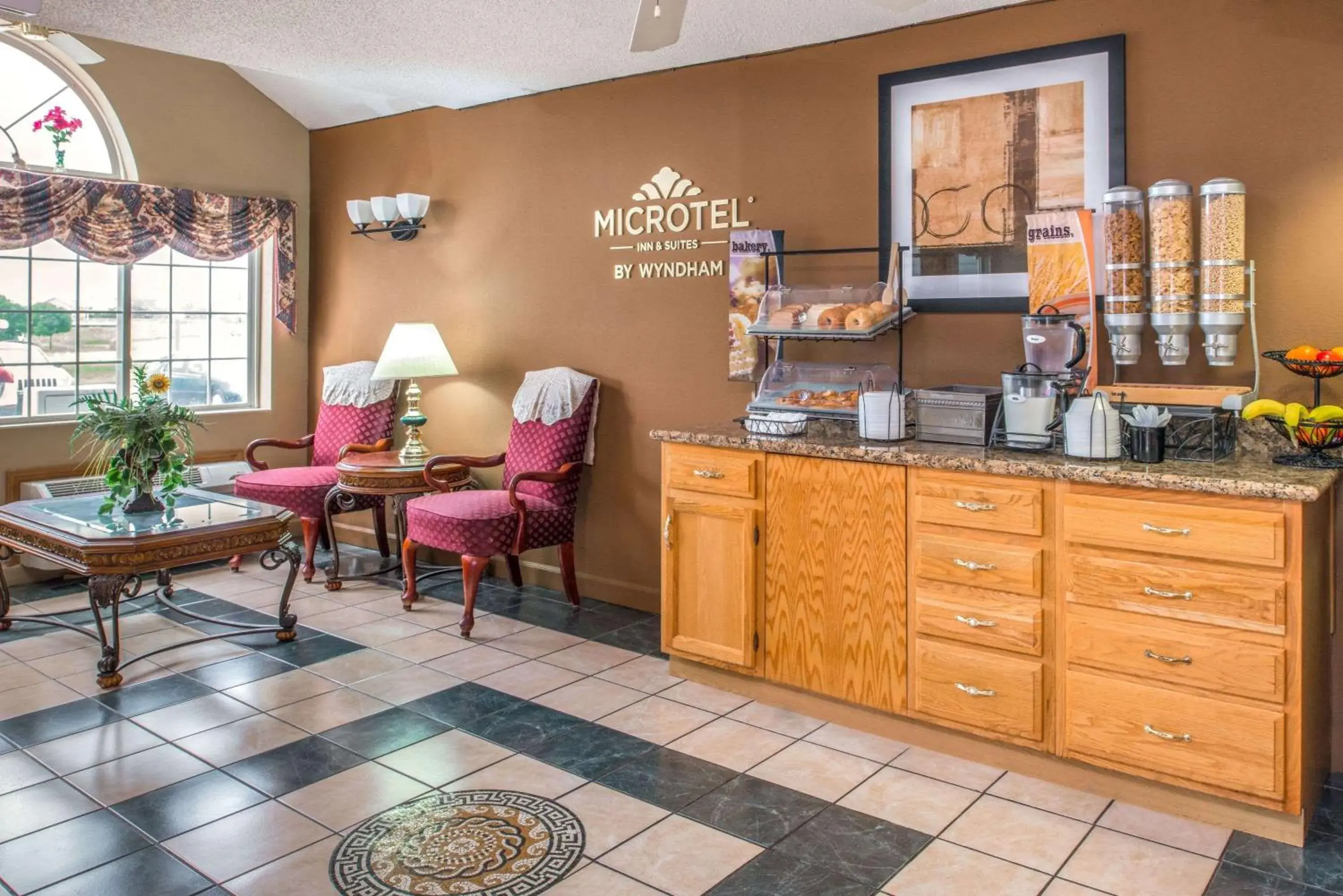 Restaurant/places to eat in Microtel Inn & Suites Lincoln Restaurant/places to eat in Microtel Inn & Suites Lincoln