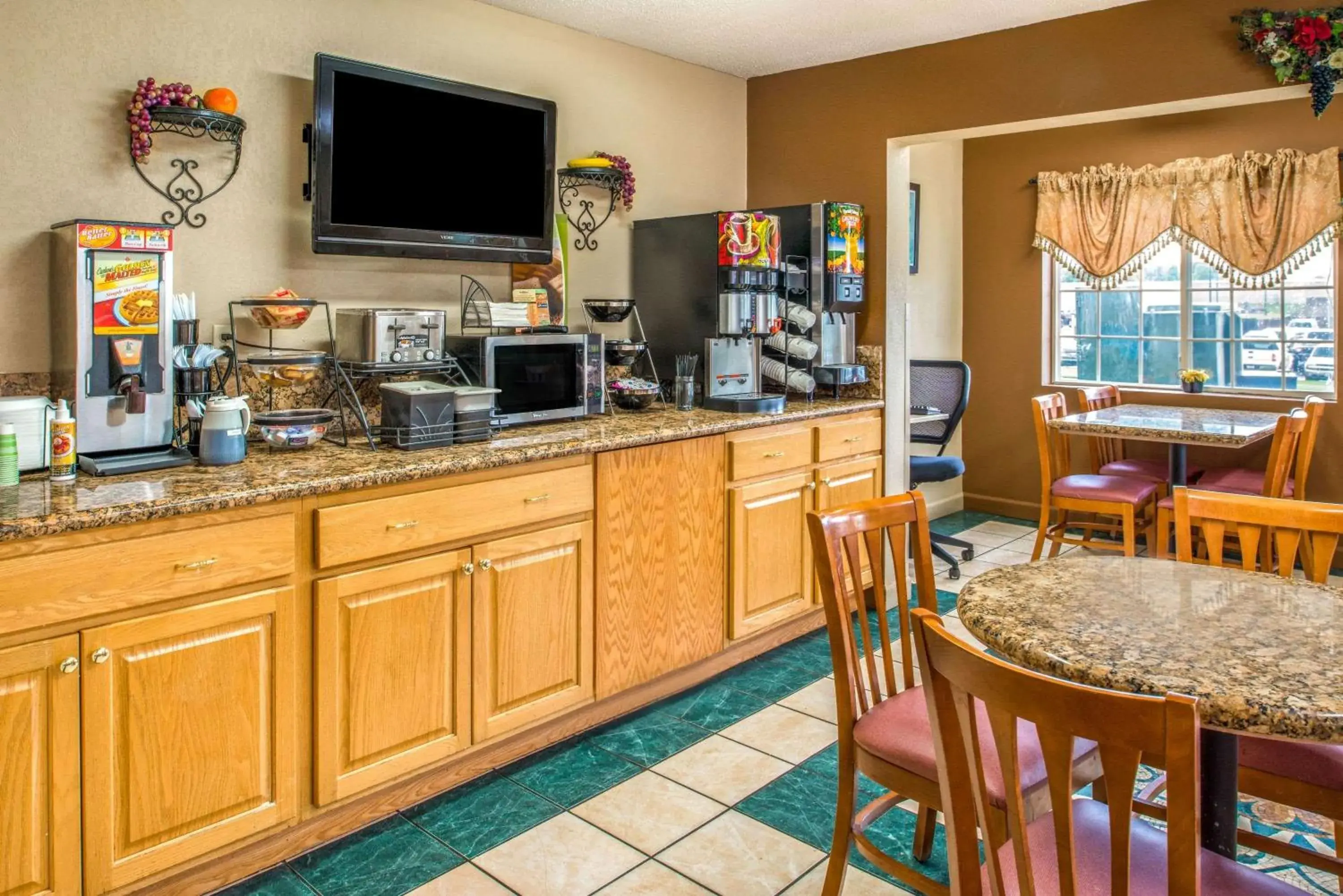 Restaurant/places to eat in Microtel Inn & Suites Lincoln Restaurant/places to eat in Microtel Inn & Suites Lincoln