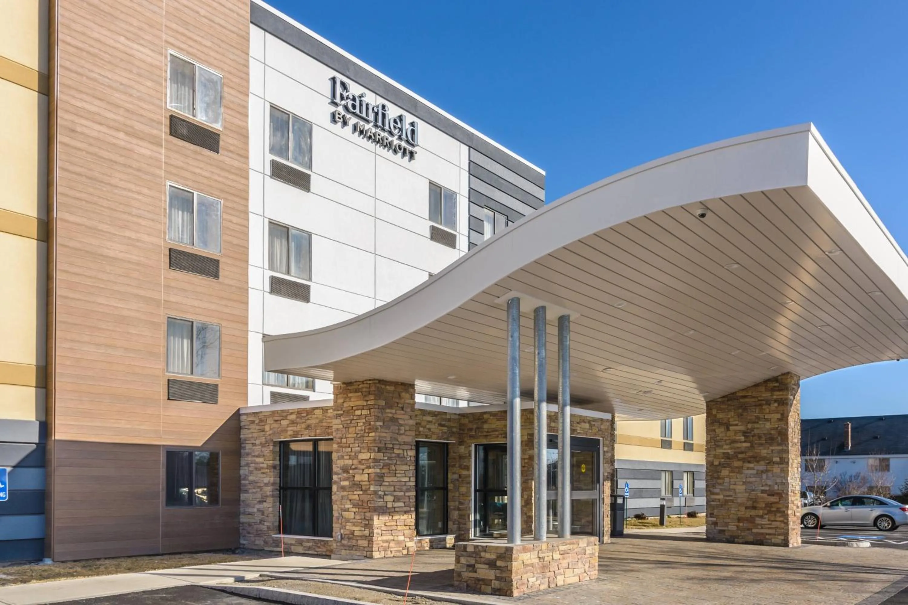 Property building in Fairfield Inn Manchester - Boston Regional Airport