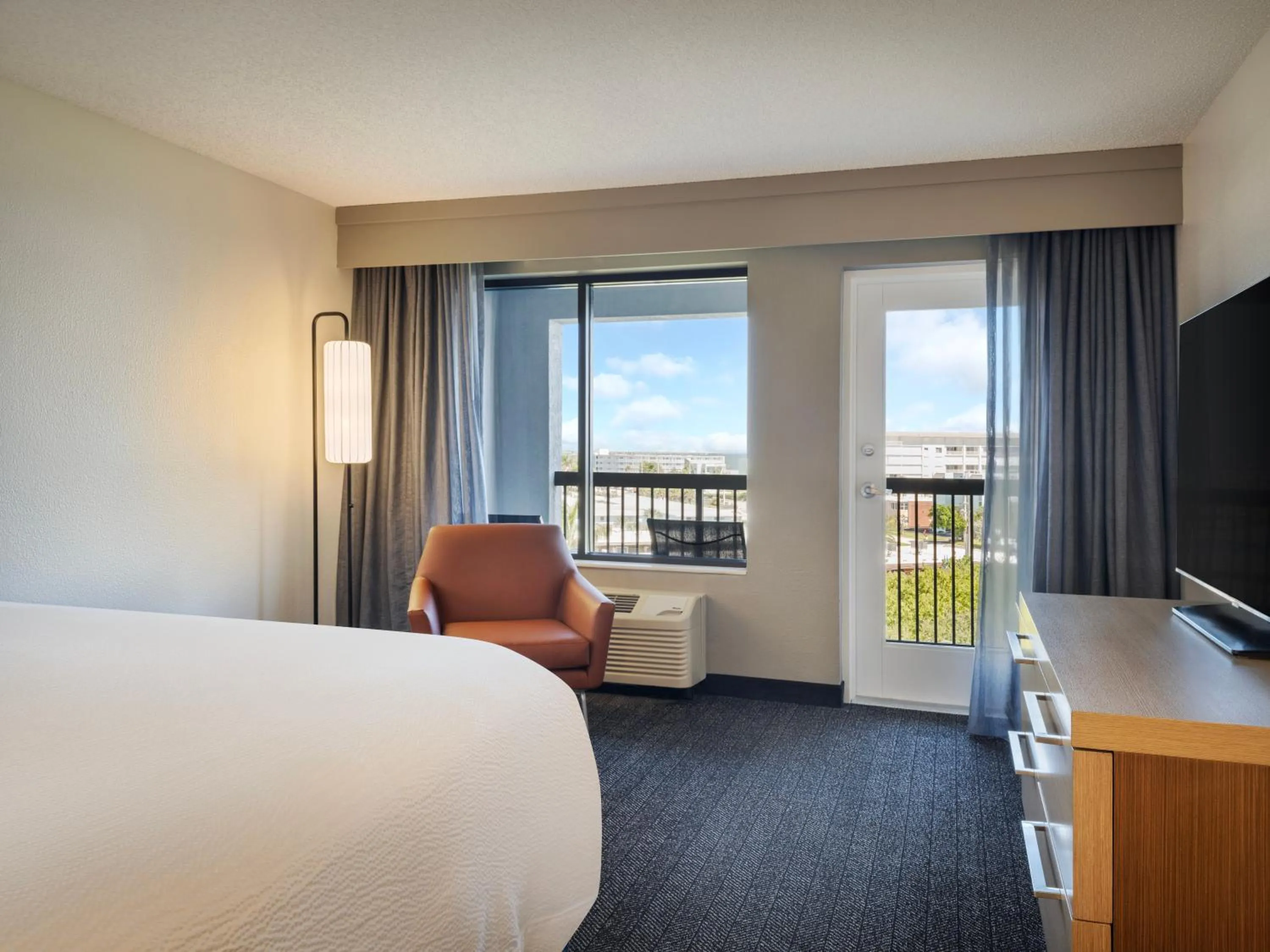 Balcony/Terrace, Bed in Courtyard by Marriott Cocoa Beach Cape Canaveral