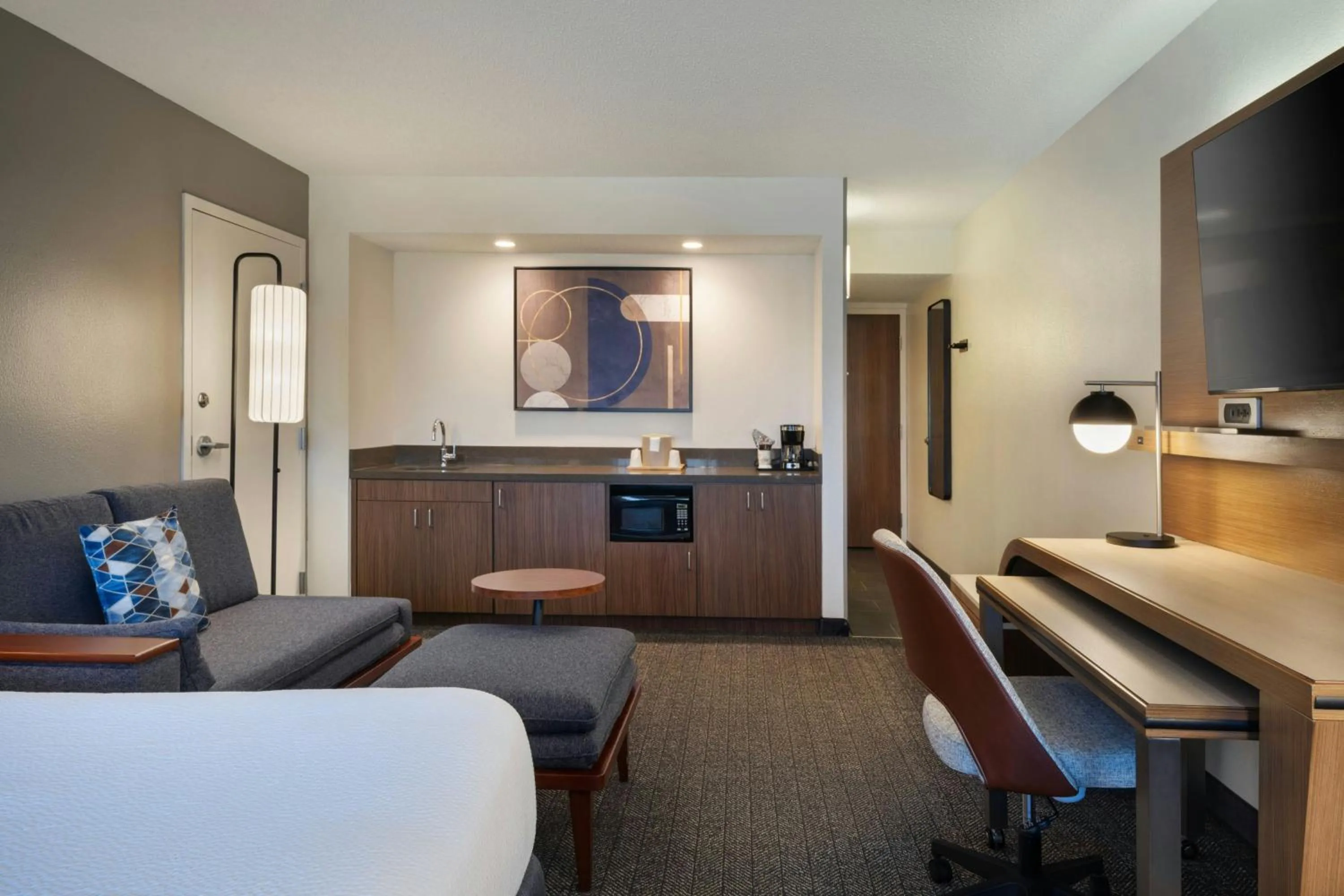 Photo of the whole room, Bed in Courtyard by Marriott Cocoa Beach Cape Canaveral