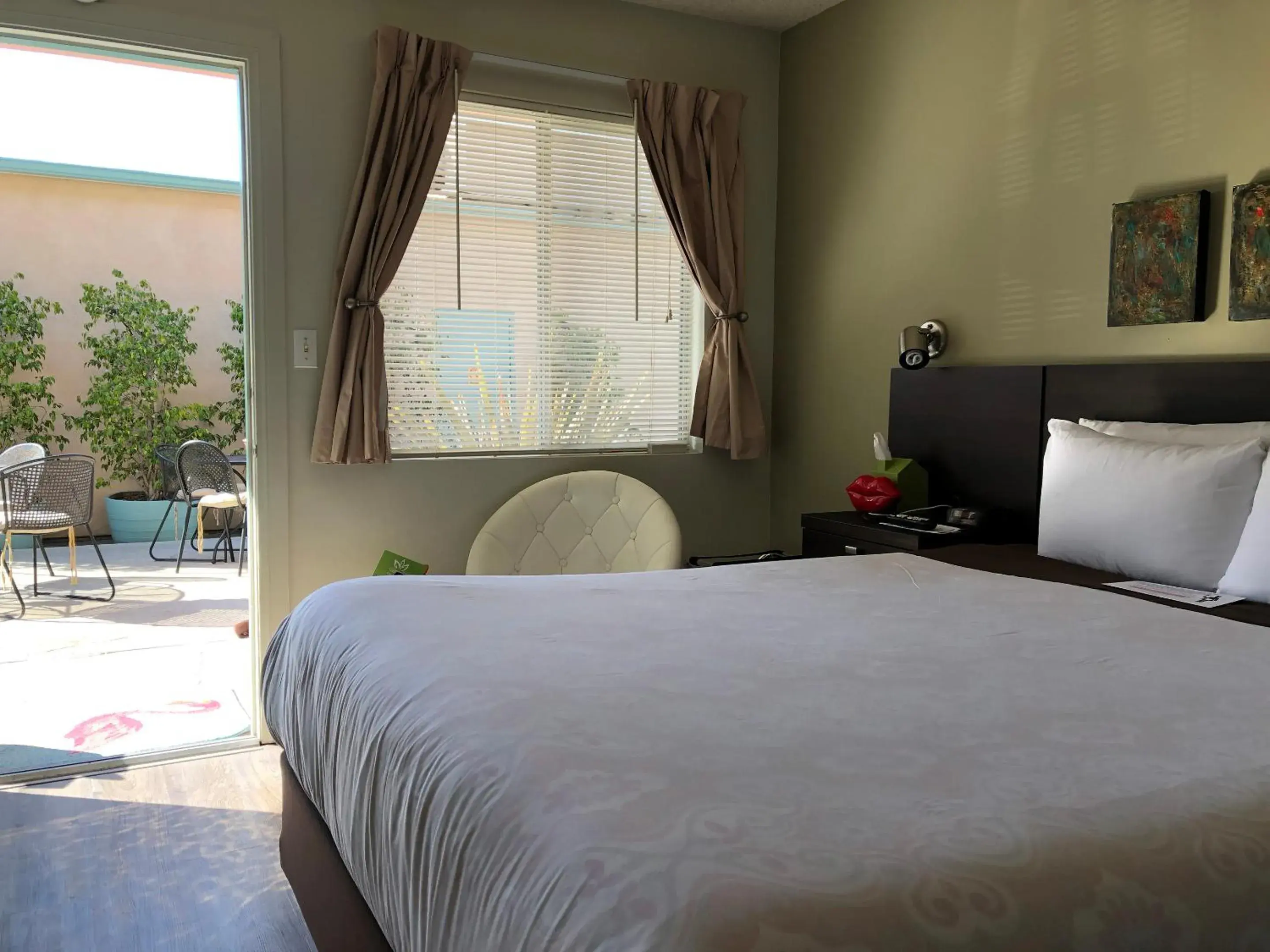 Bed in Bayfront Inn Bed in Bayfront Inn