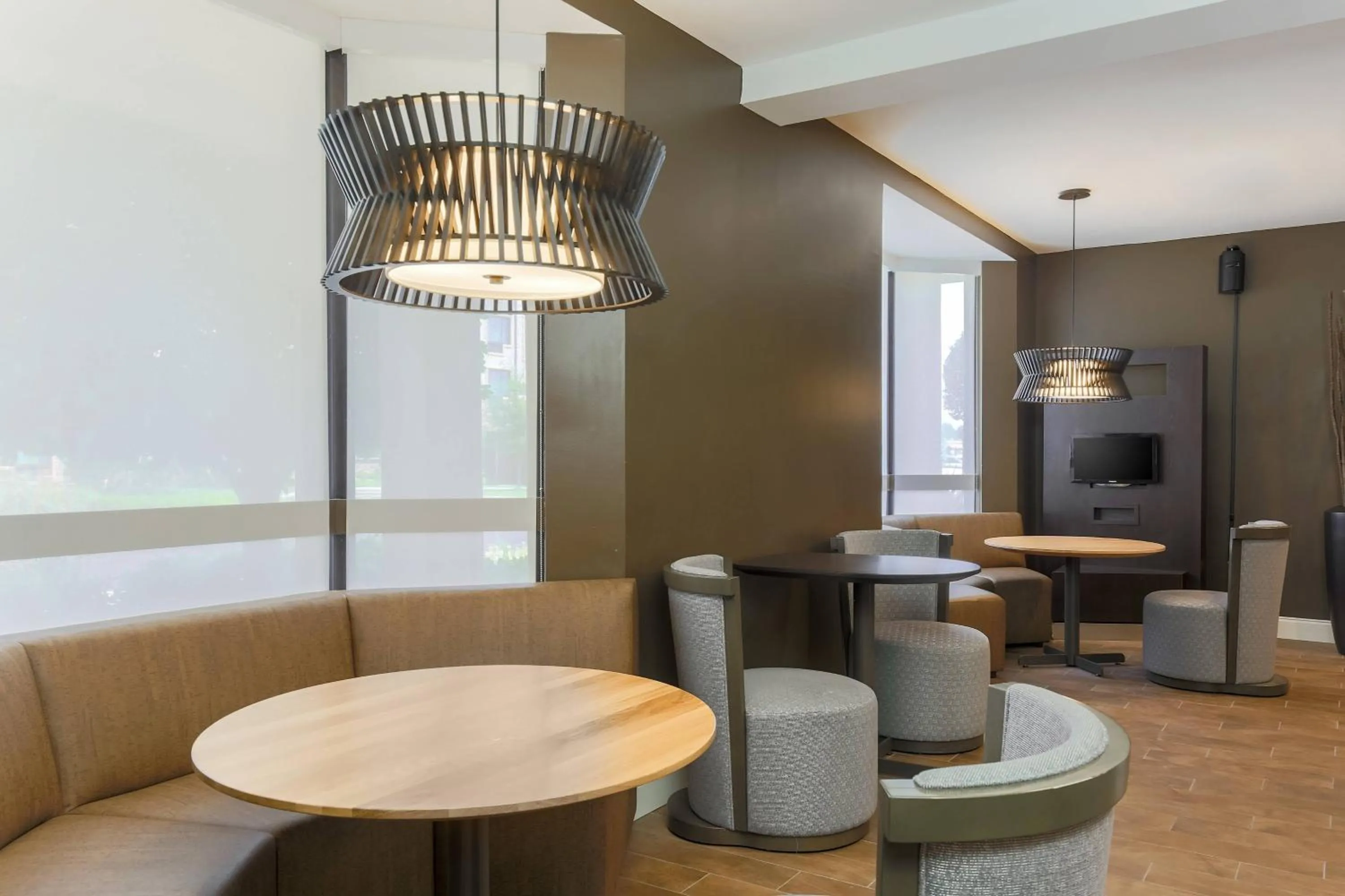 Restaurant/places to eat in Courtyard by Marriott Monroe Airport