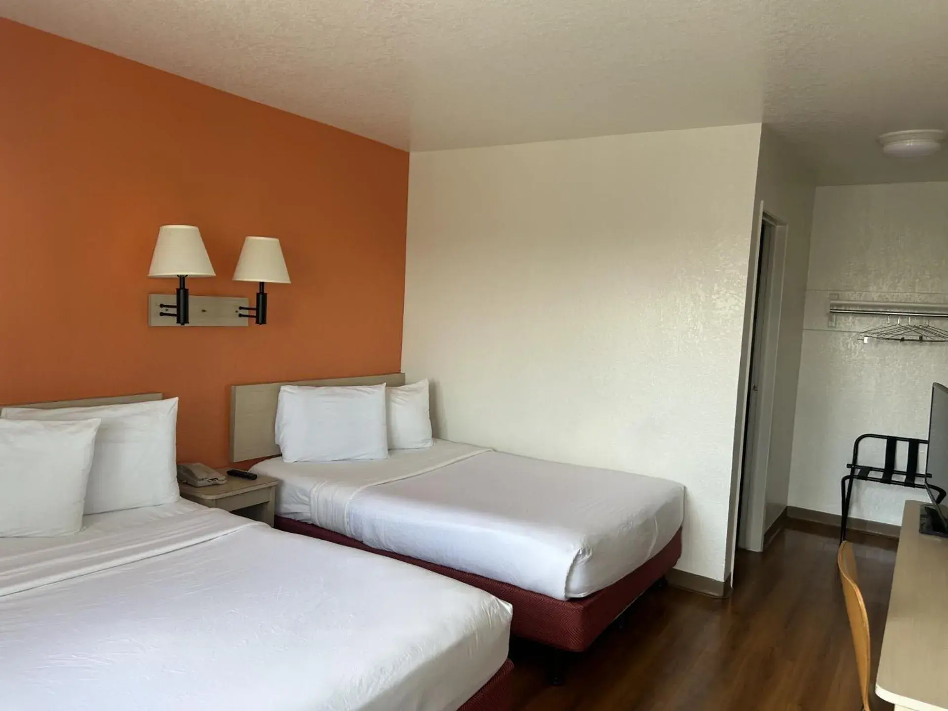 Quadruple Room in Motel 6-Stanton, CA- Anaheim West Quadruple Room in Motel 6-Stanton, CA- Anaheim West