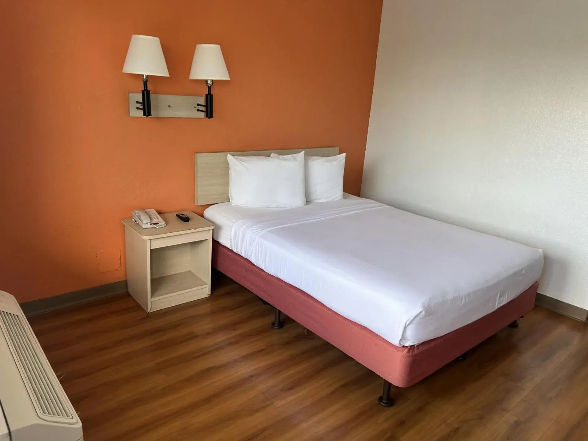 Queen Room in Motel 6-Stanton, CA- Anaheim West Queen Room in Motel 6-Stanton, CA- Anaheim West