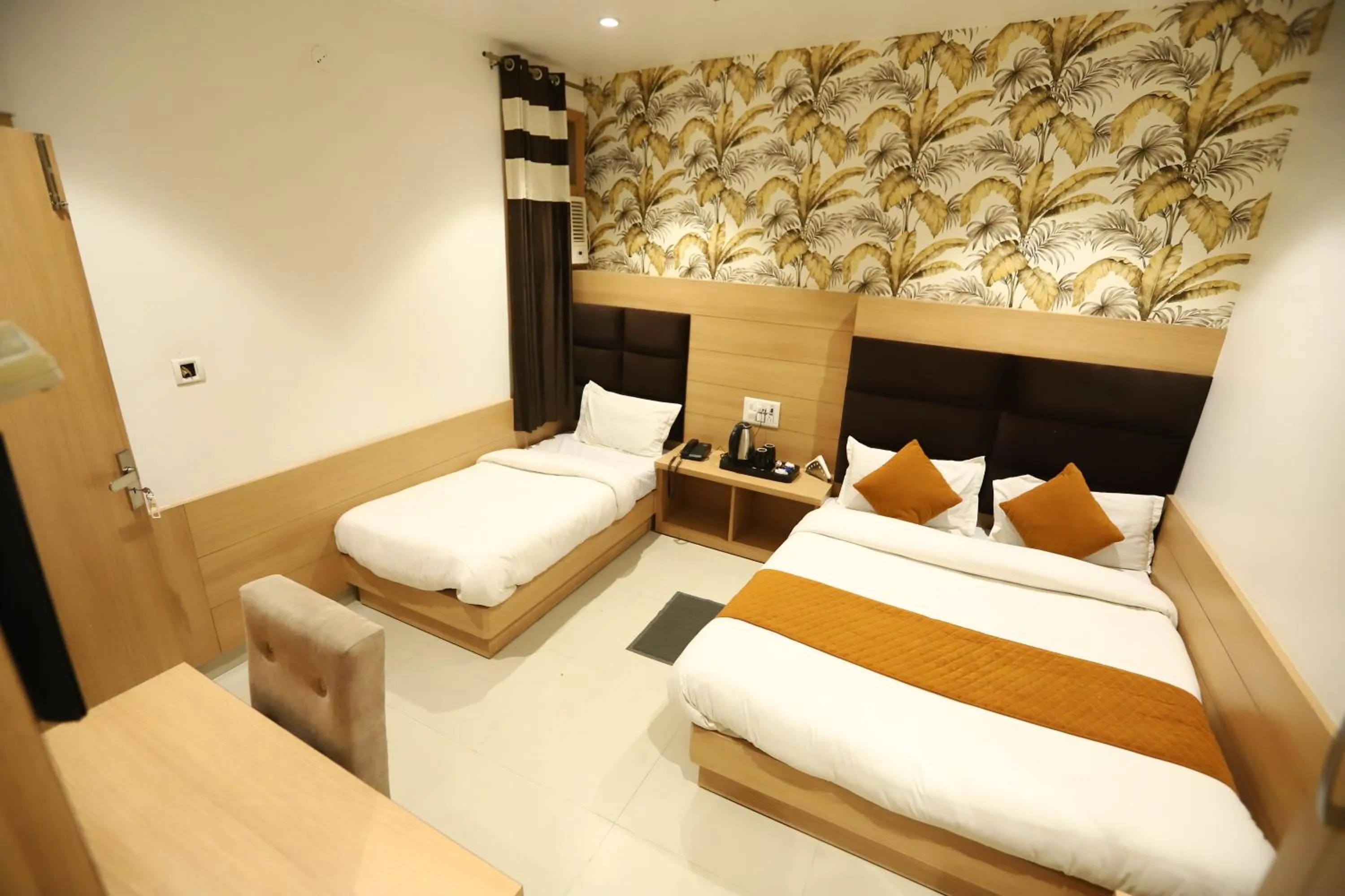 Bedroom, Bed in Hotel Malhotra inn 50 Meter from Golden Temple