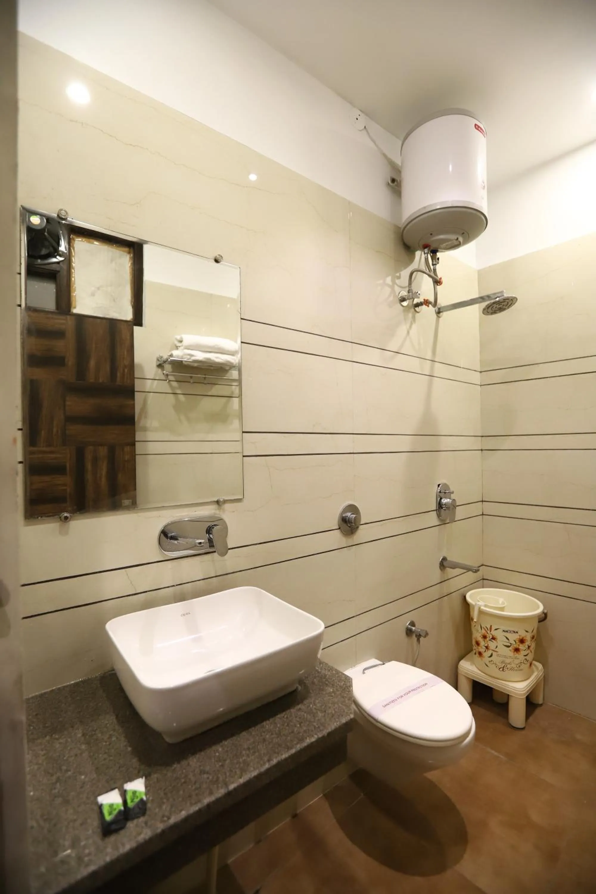 Bathroom in Hotel Malhotra inn 50 Meter from Golden Temple