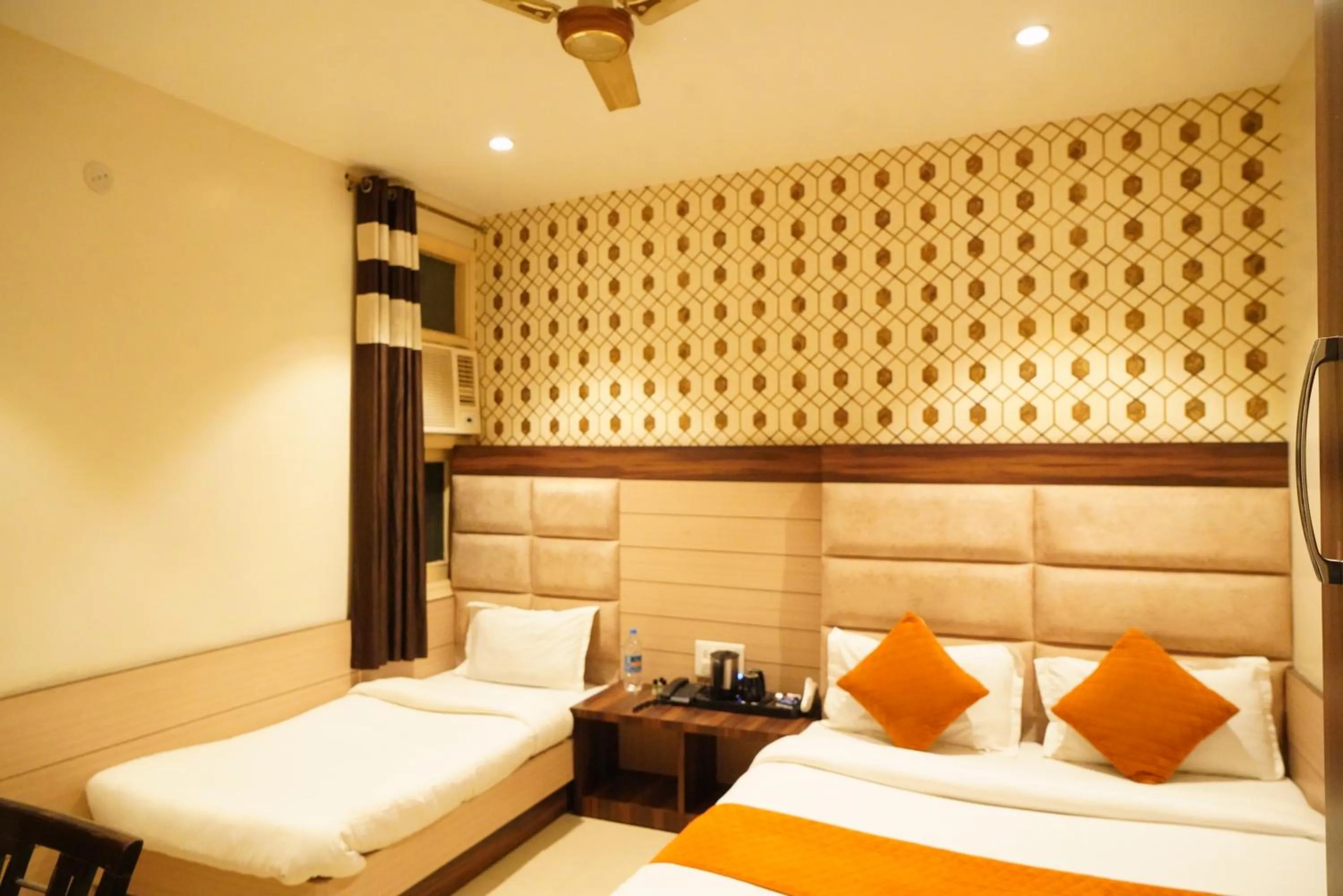 Bedroom, Bed in Hotel Malhotra inn 50 Meter from Golden Temple