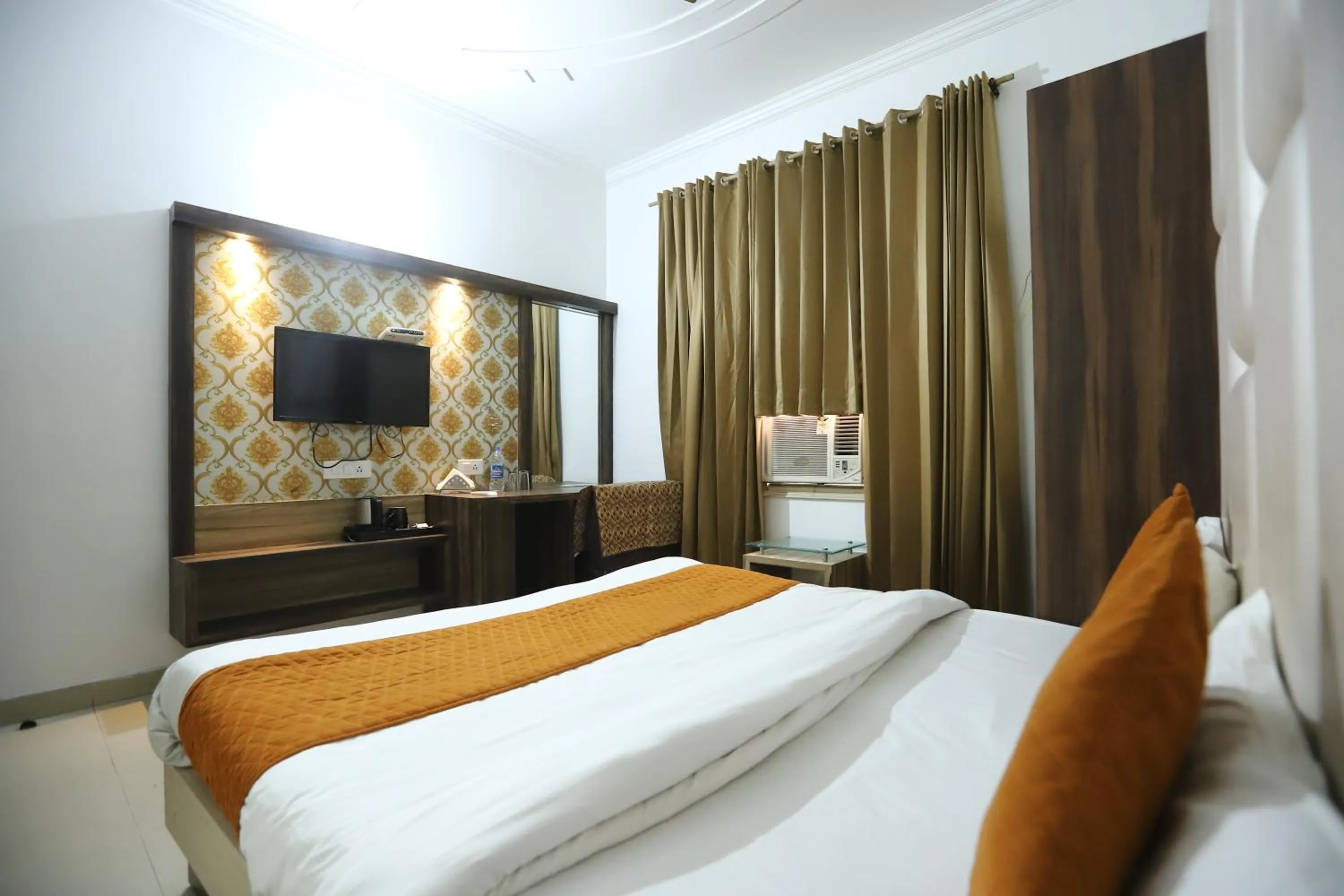 Bedroom, Bed in Hotel Malhotra inn 50 Meter from Golden Temple