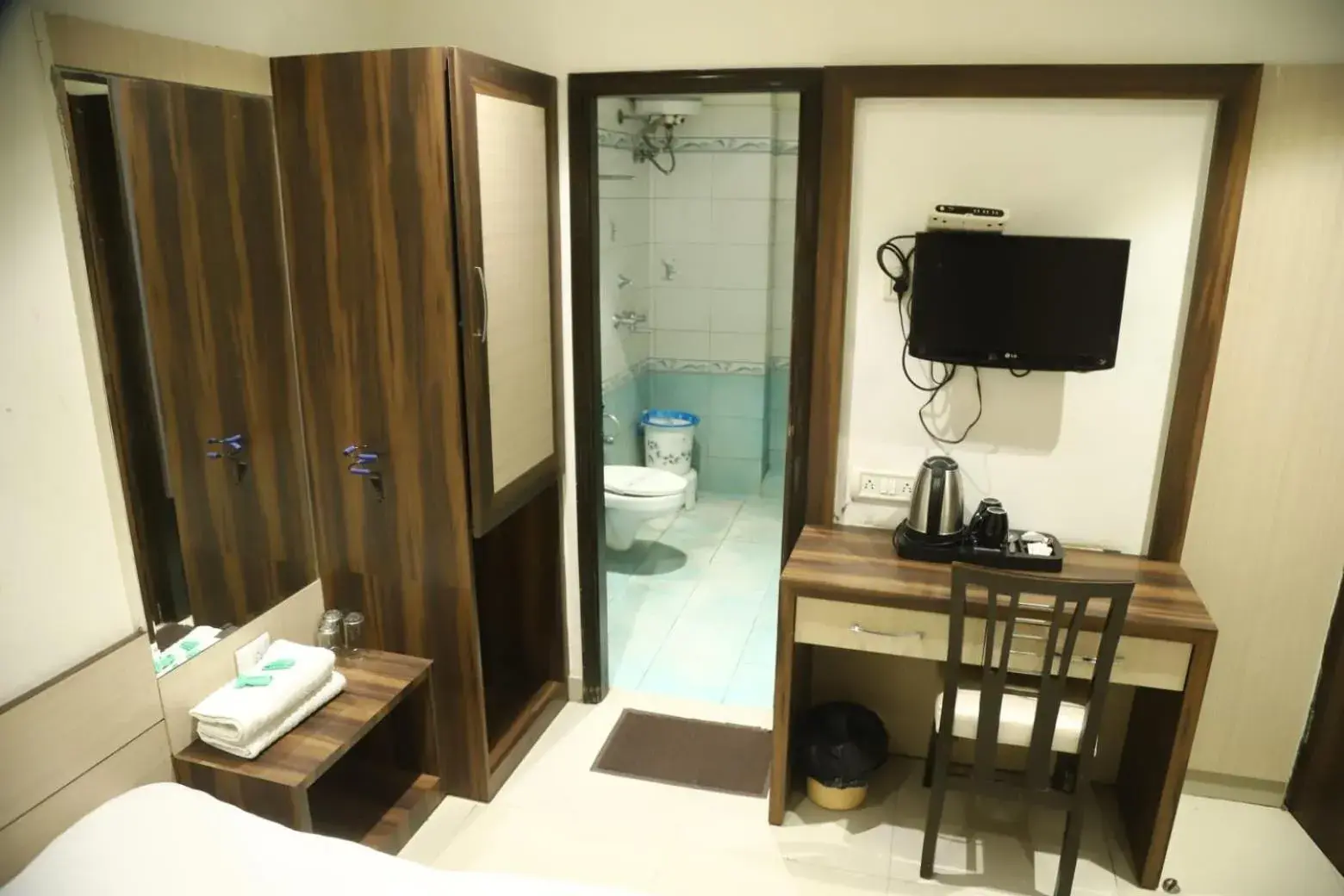 Property building in Hotel Malhotra inn 50 Meter from Golden Temple Property building in Hotel Malhotra inn 50 Meter from Golden Temple