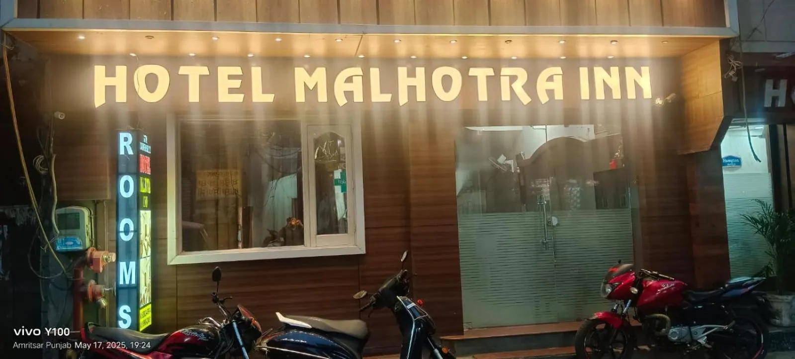Facade/entrance in Hotel Malhotra inn 50 Meter from Golden Temple
