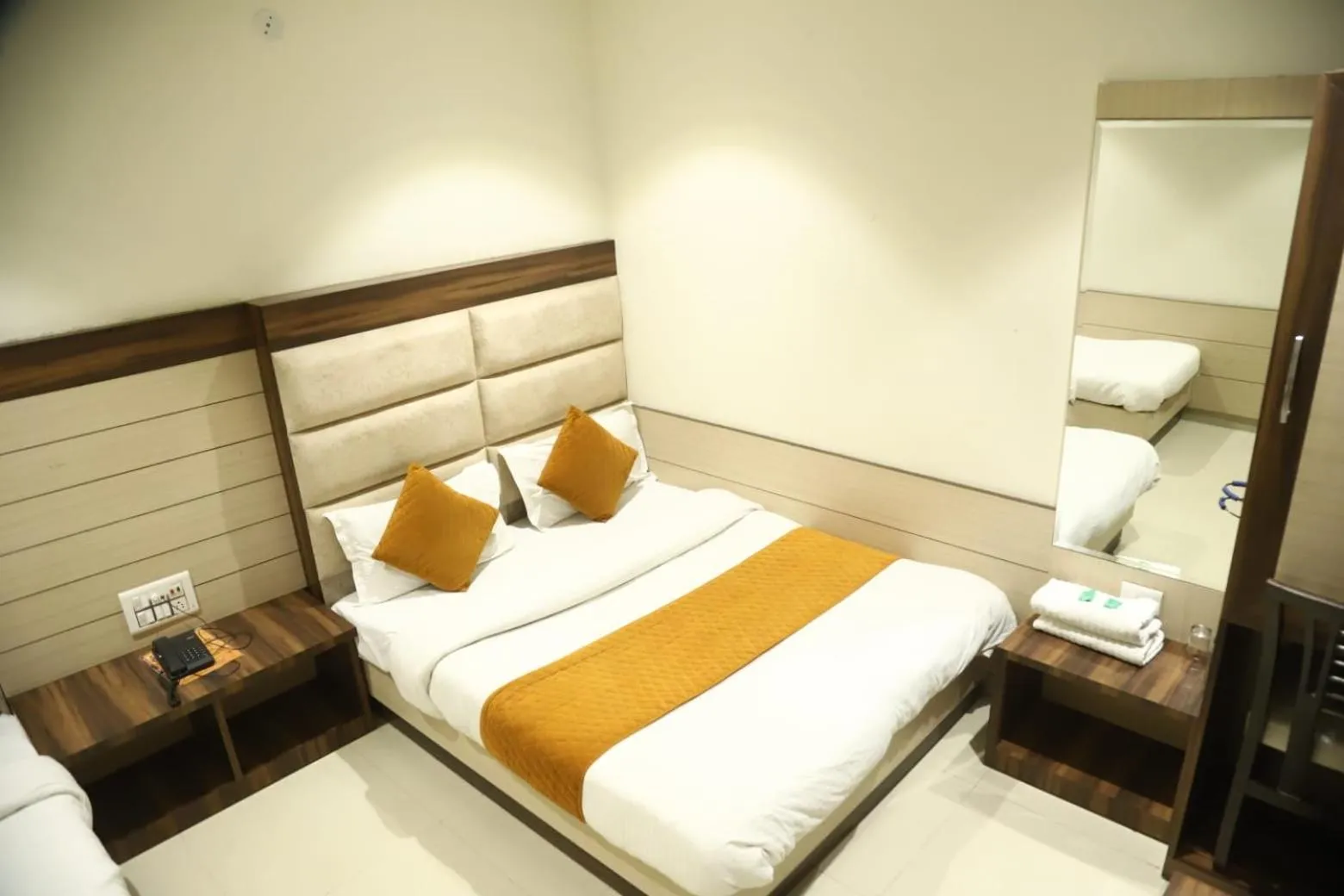 Bedroom, Bed in Hotel Malhotra inn 50 Meter from Golden Temple