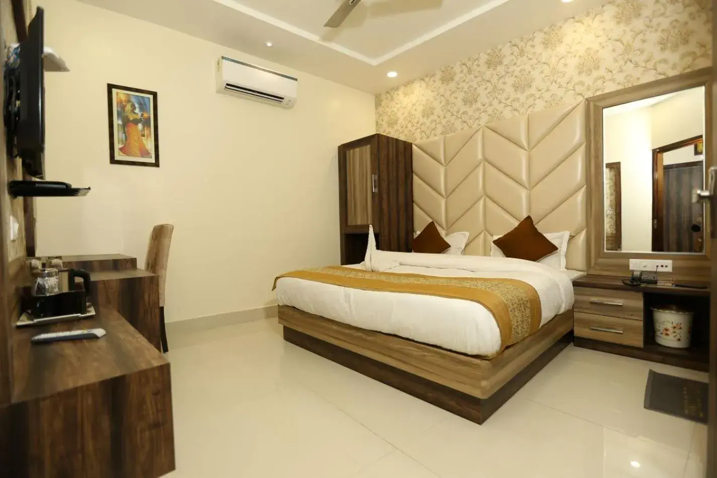 Bed in Hotel Malhotra inn 50 Meter from Golden Temple Bed in Hotel Malhotra inn 50 Meter from Golden Temple