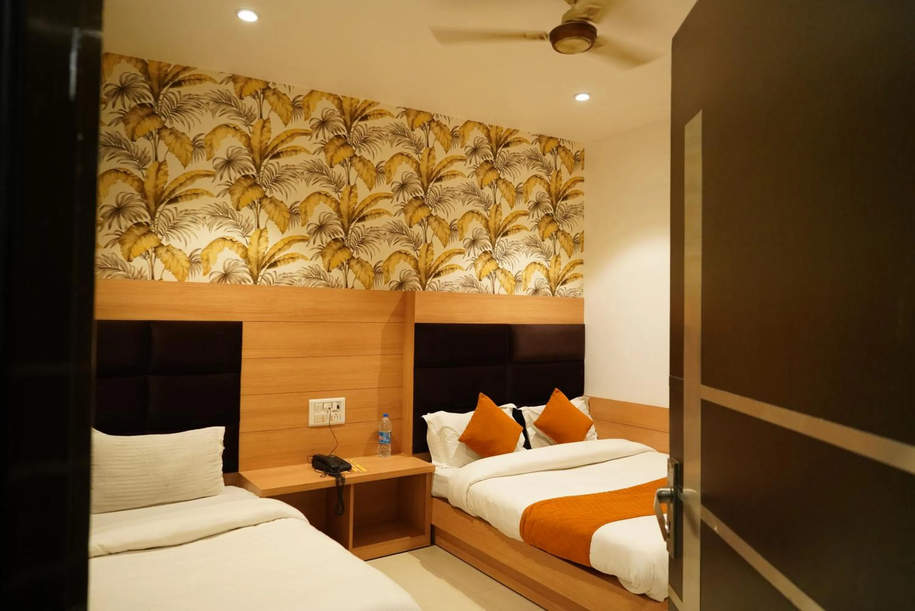 Bedroom, Bed in Hotel Malhotra inn 50 Meter from Golden Temple