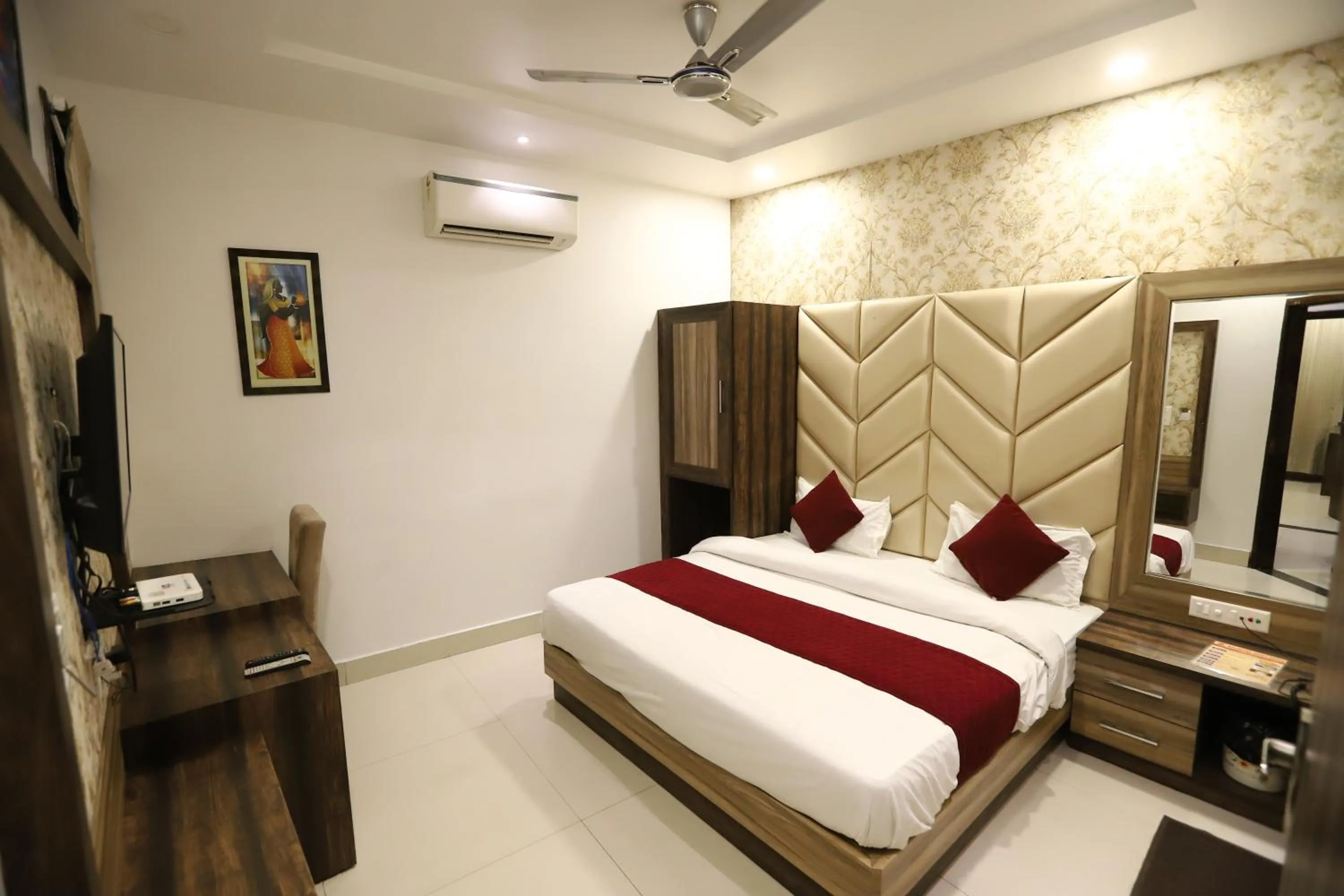 Bedroom, Bed in Hotel Malhotra inn 50 Meter from Golden Temple