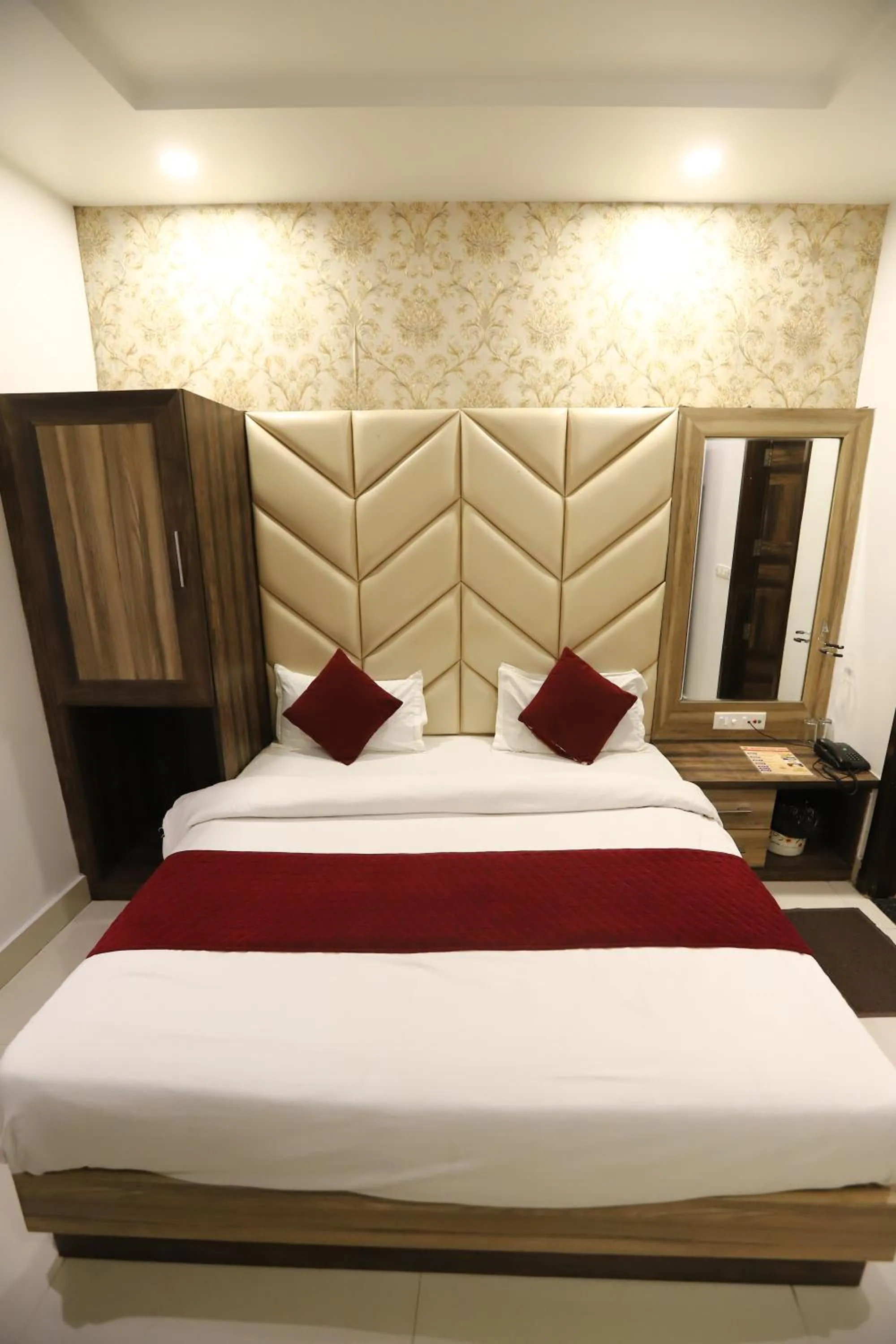 Bedroom, Bed in Hotel Malhotra inn 50 Meter from Golden Temple