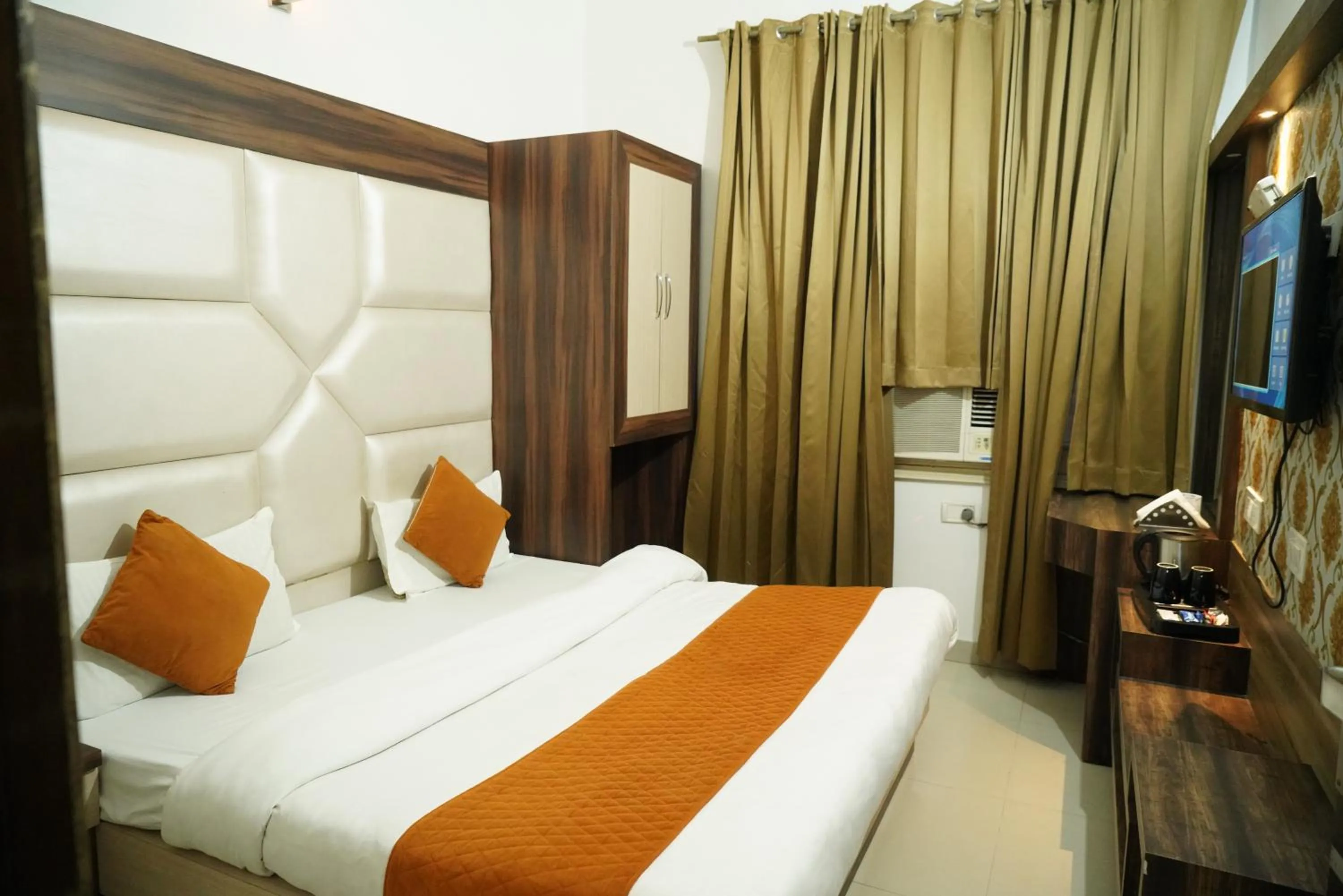 Bedroom, Bed in Hotel Malhotra inn 50 Meter from Golden Temple