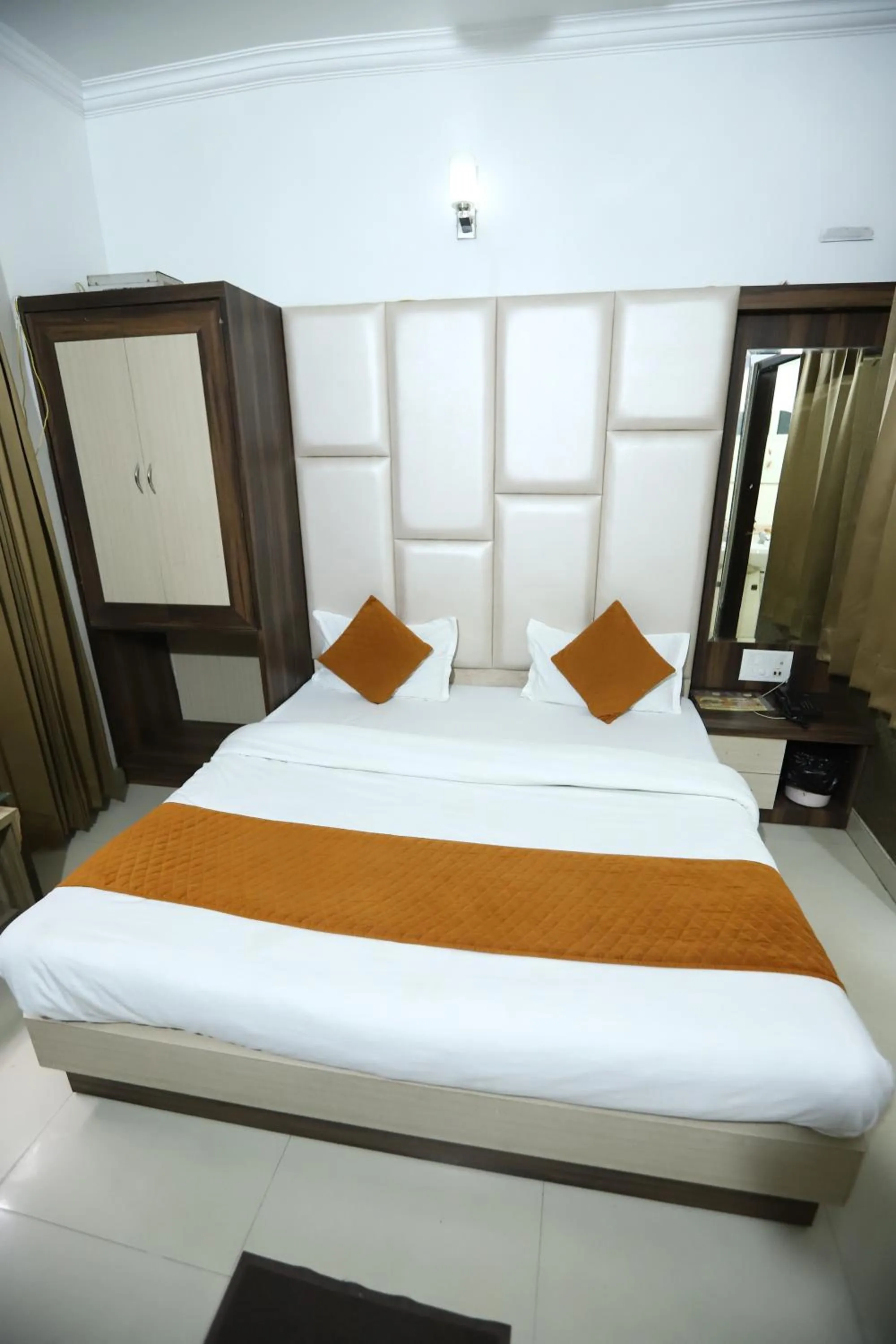 Bedroom, Bed in Hotel Malhotra inn 50 Meter from Golden Temple