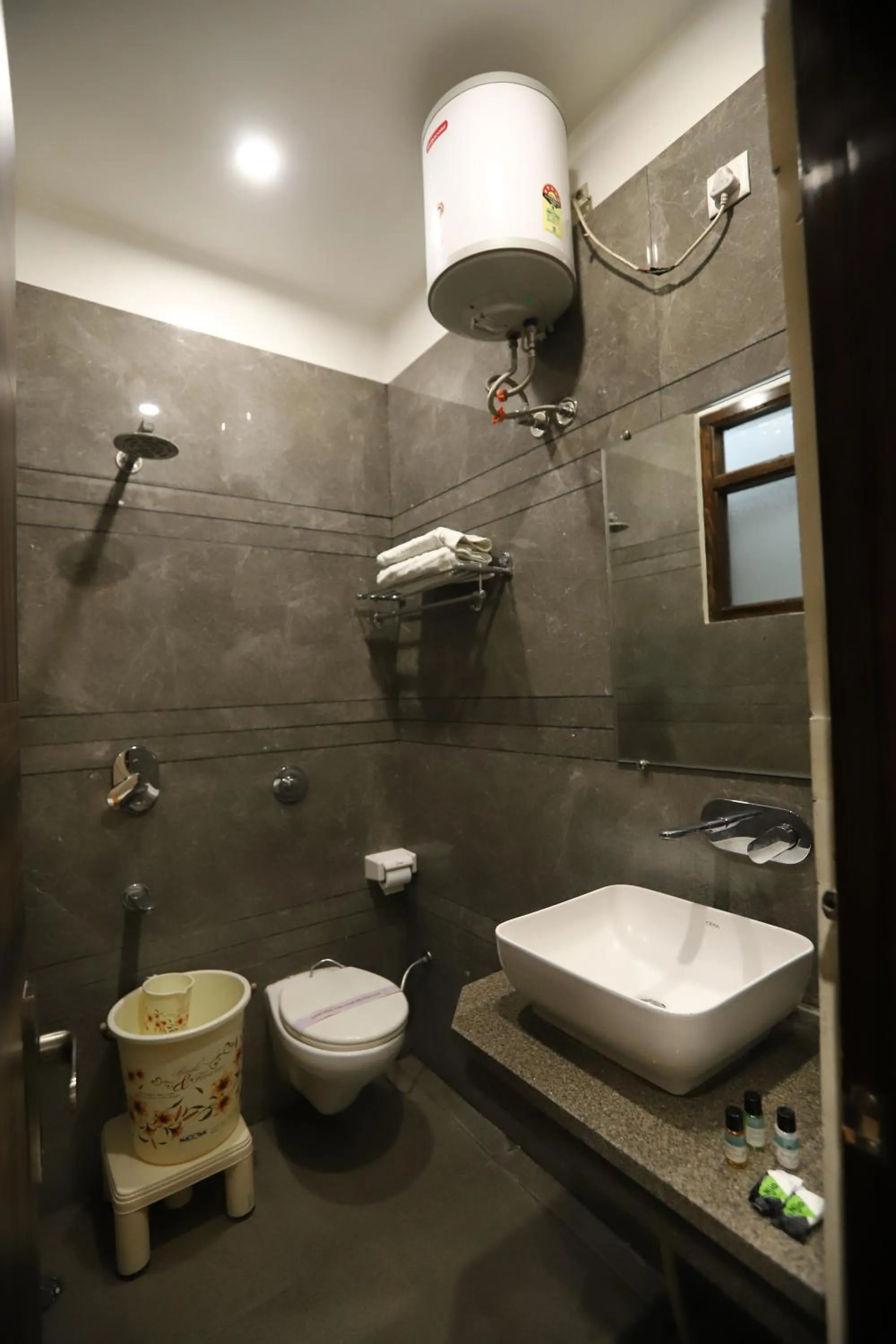 Bathroom in Hotel Malhotra inn 50 Meter from Golden Temple