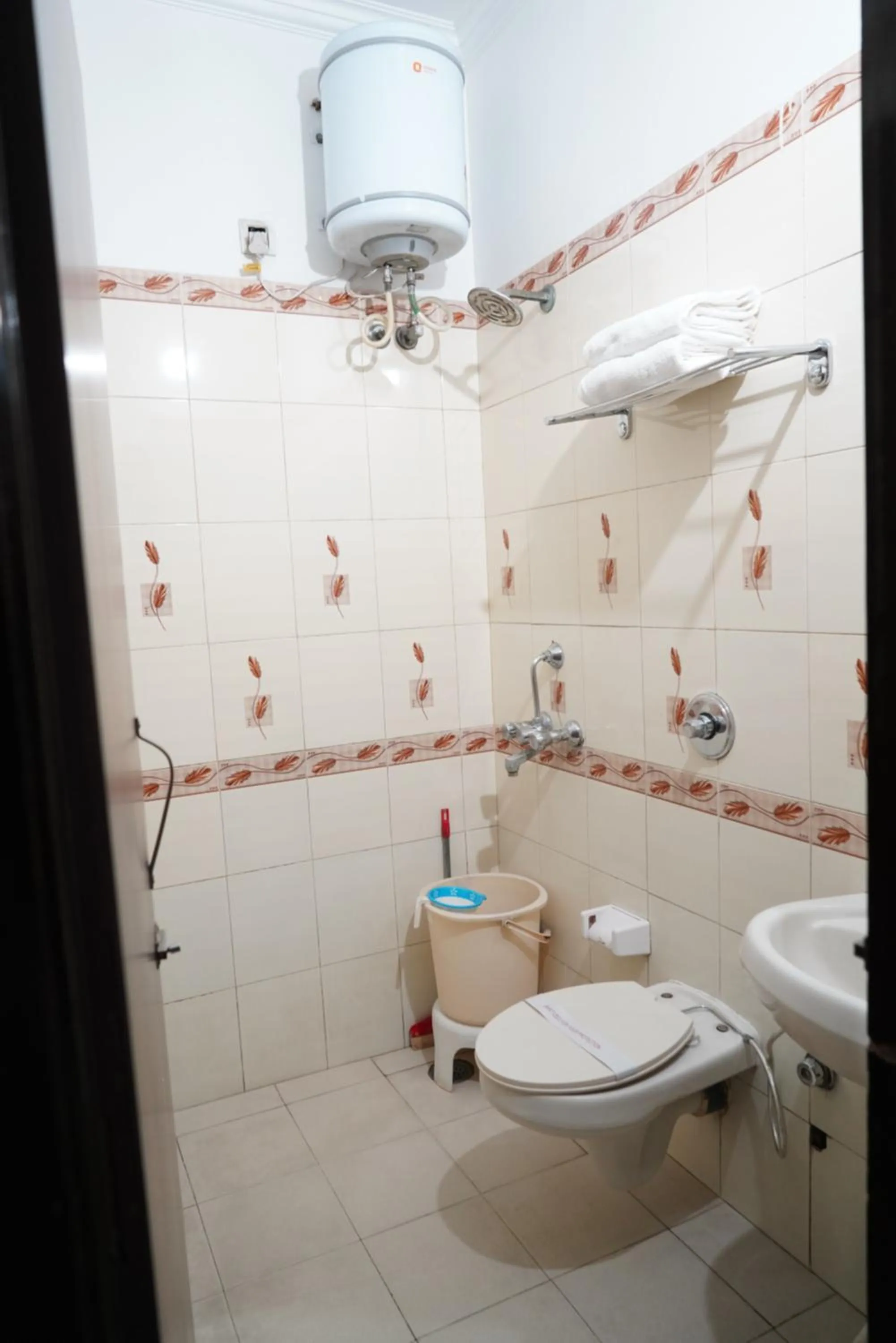 Bathroom in Hotel Malhotra inn 50 Meter from Golden Temple