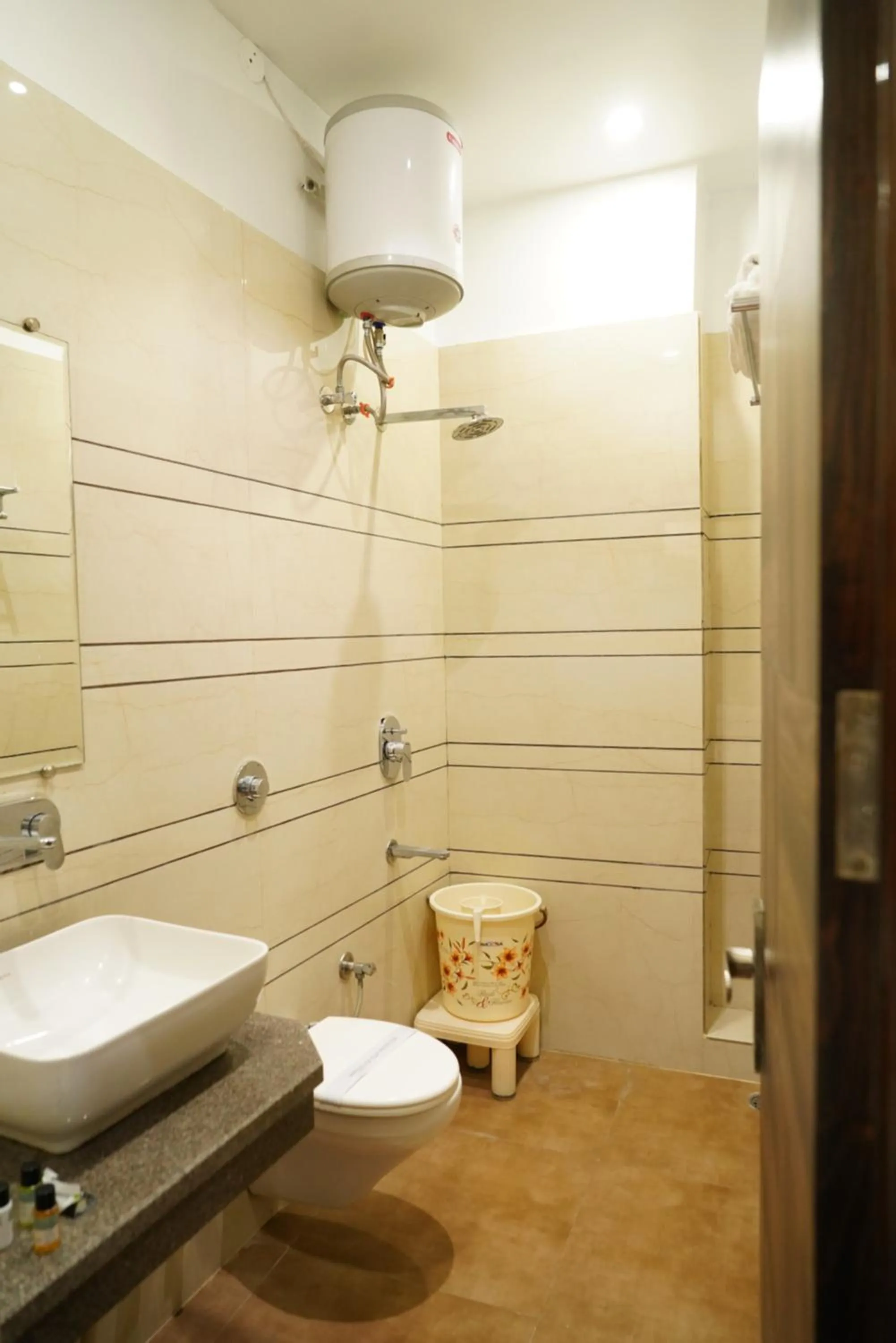 Bathroom in Hotel Malhotra inn 50 Meter from Golden Temple