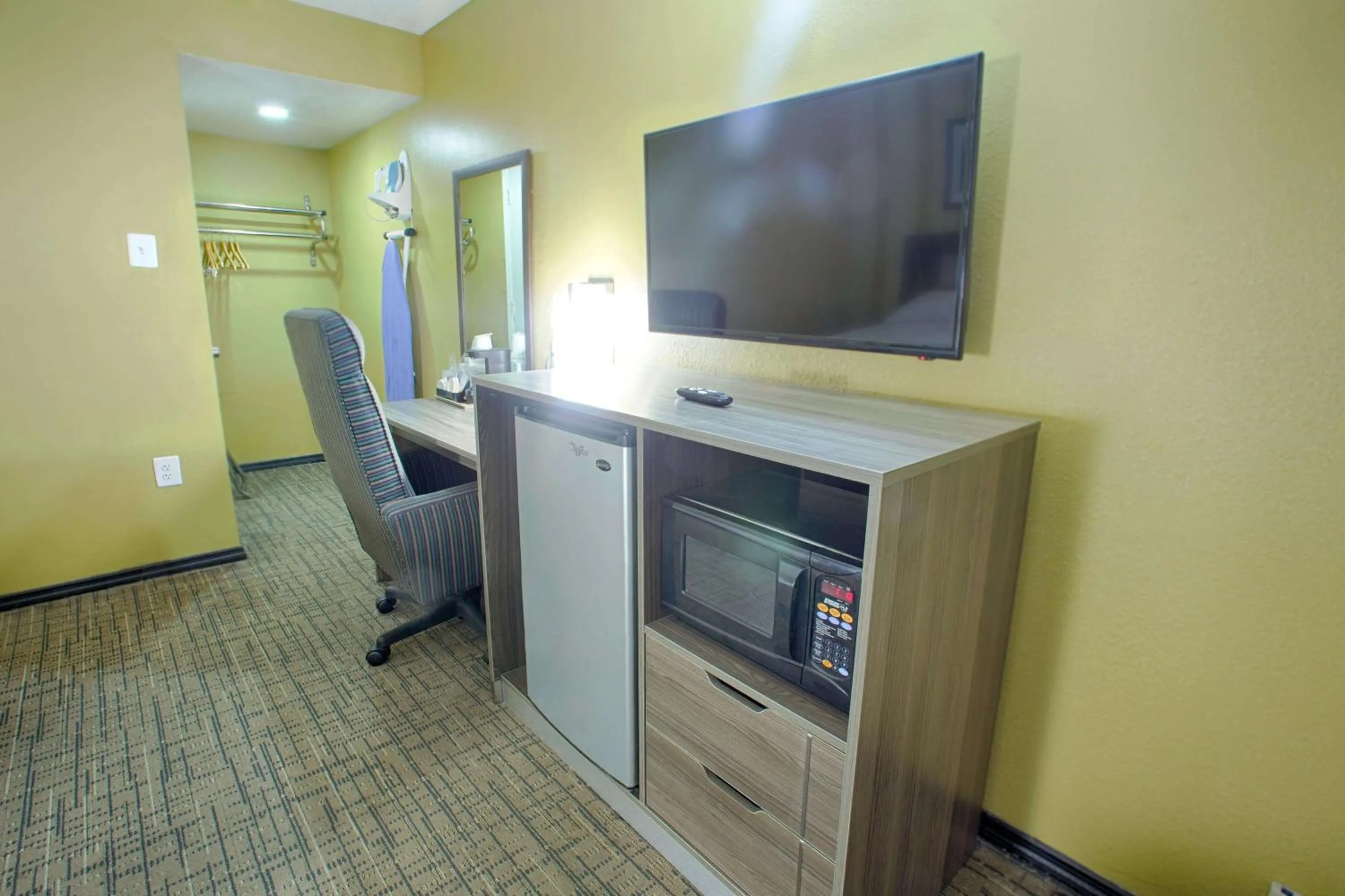 Photo of the whole room in City Center Downtown