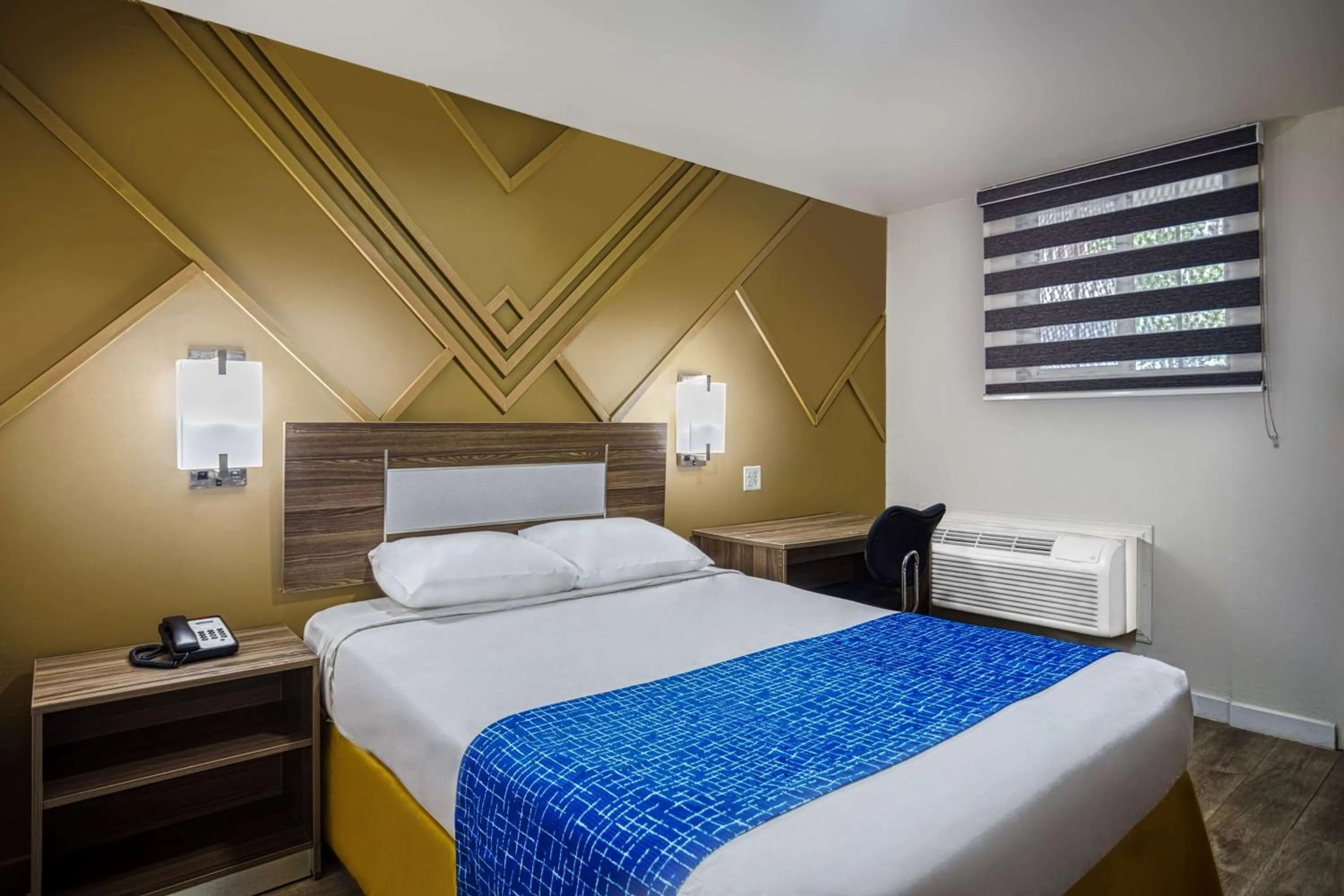 Photo of the whole room, Bed in City Center Downtown
