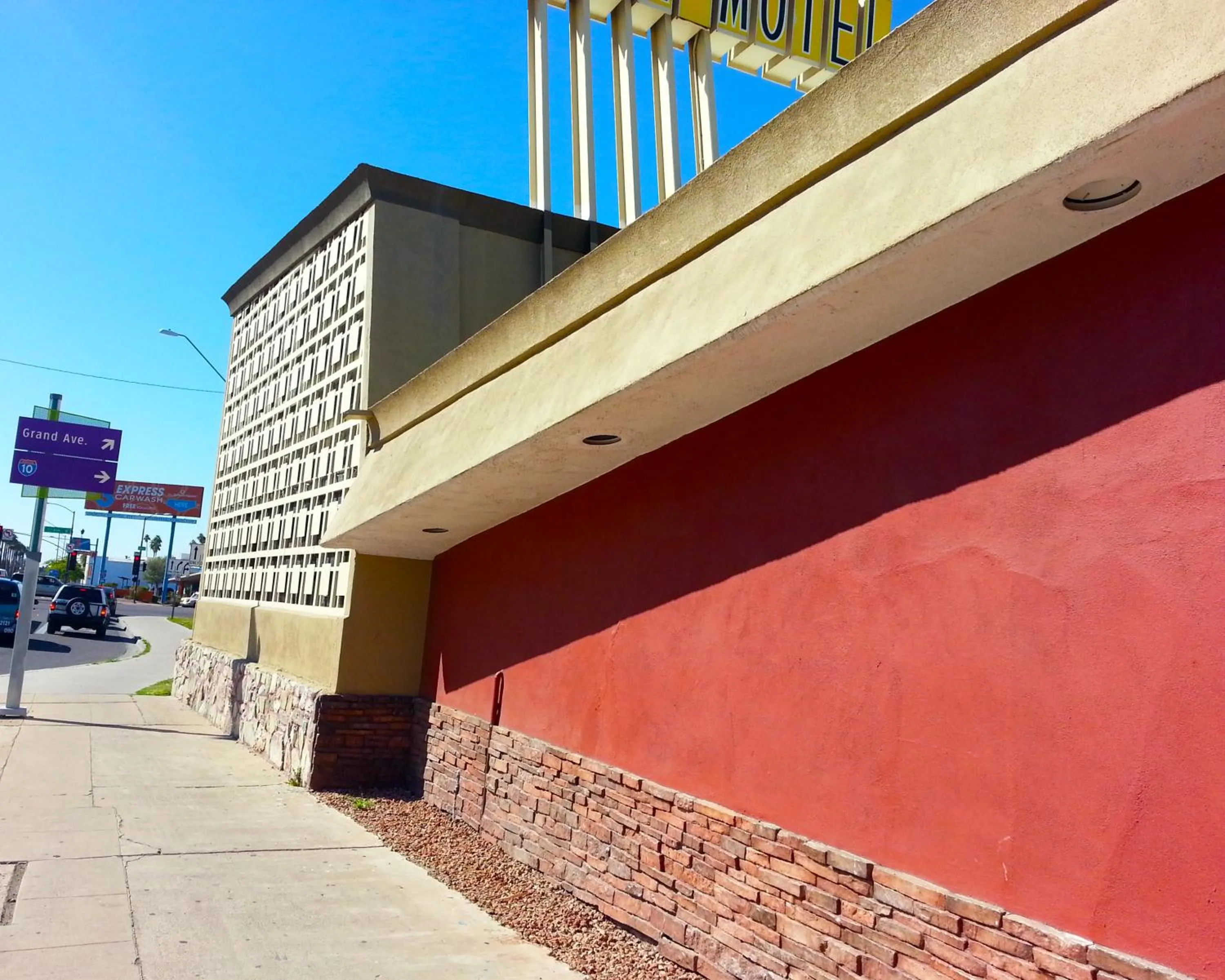 Facade/entrance in City Center Downtown