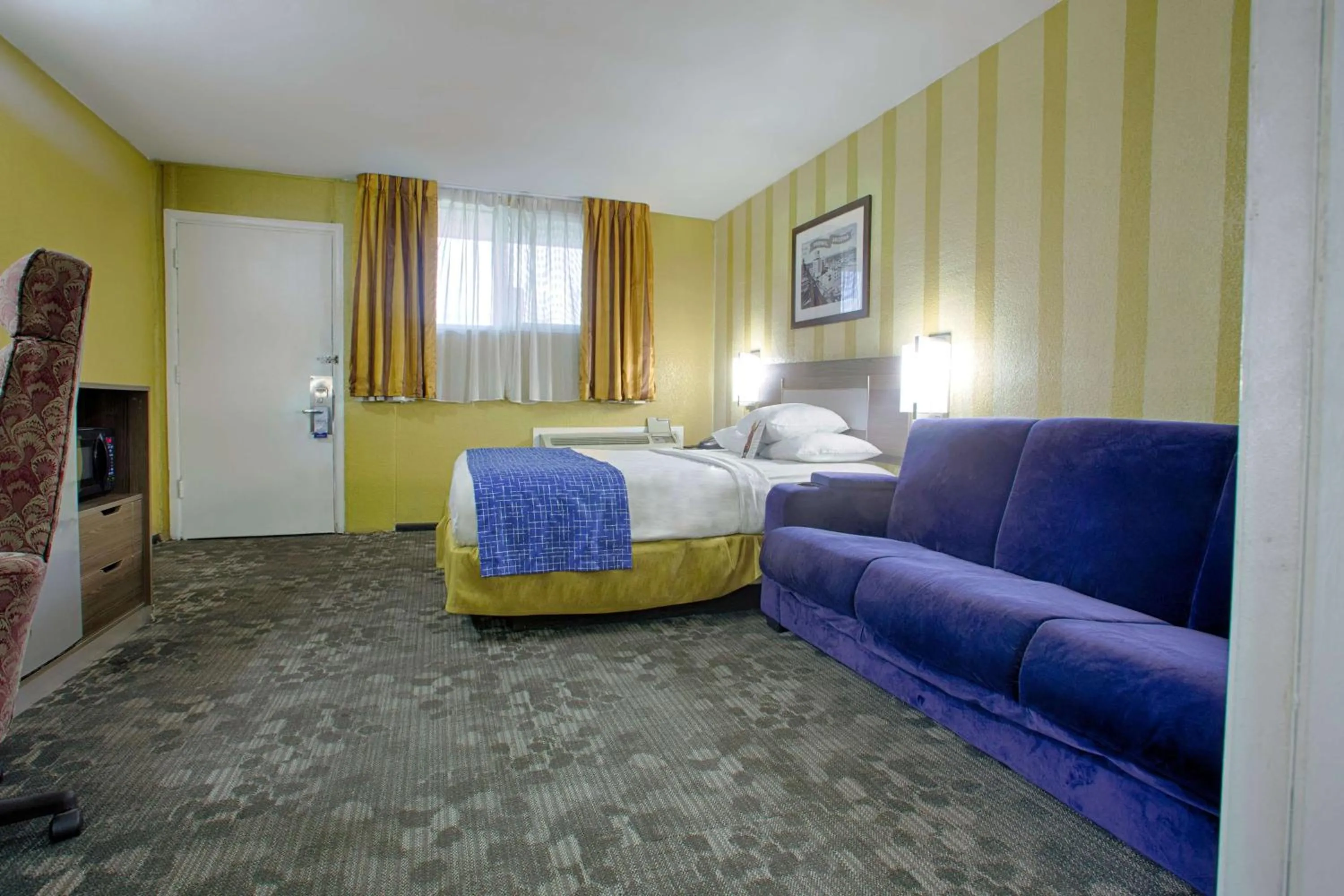 Photo of the whole room, Bed in City Center Downtown