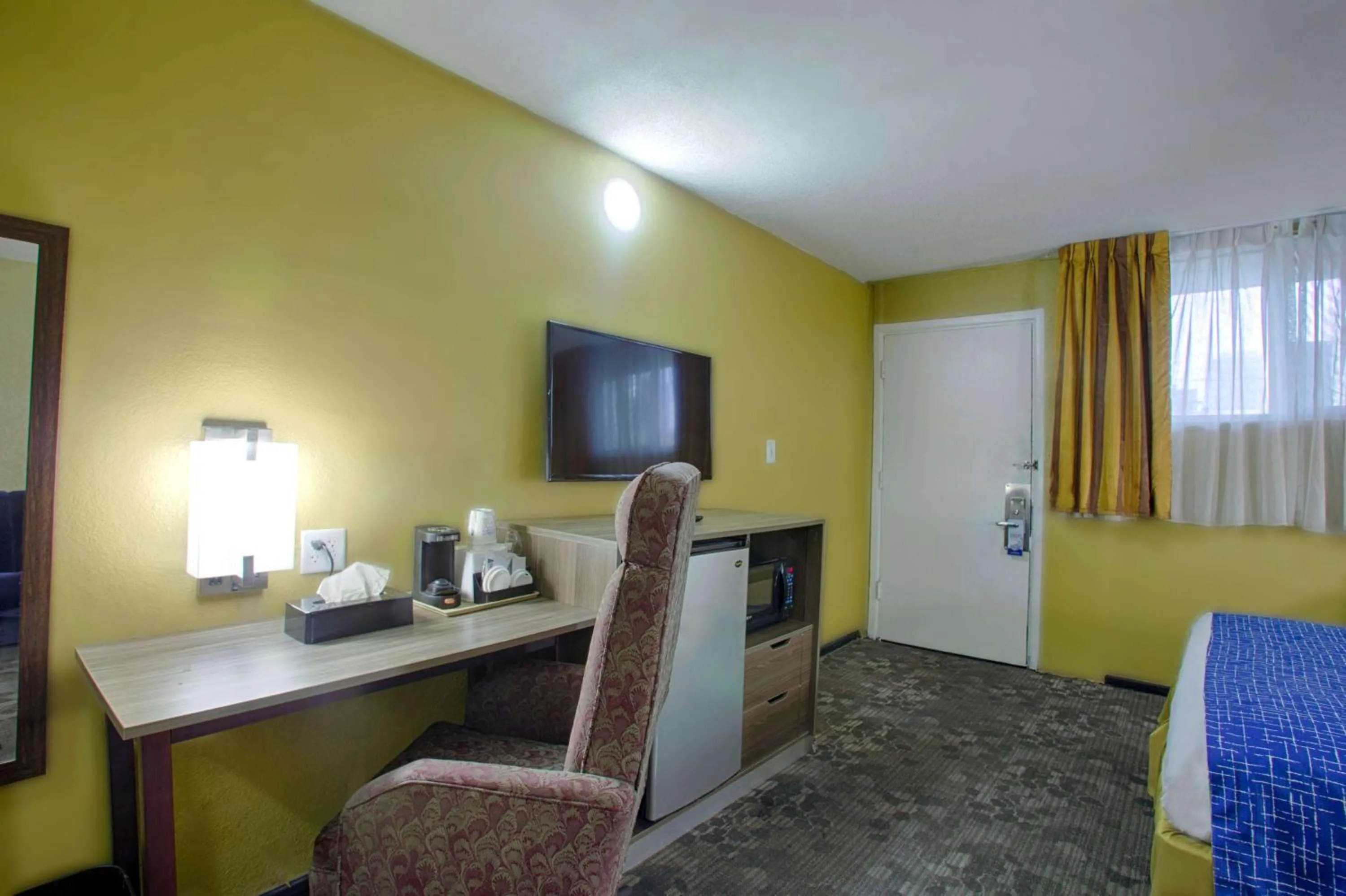 Photo of the whole room, Bed in City Center Downtown