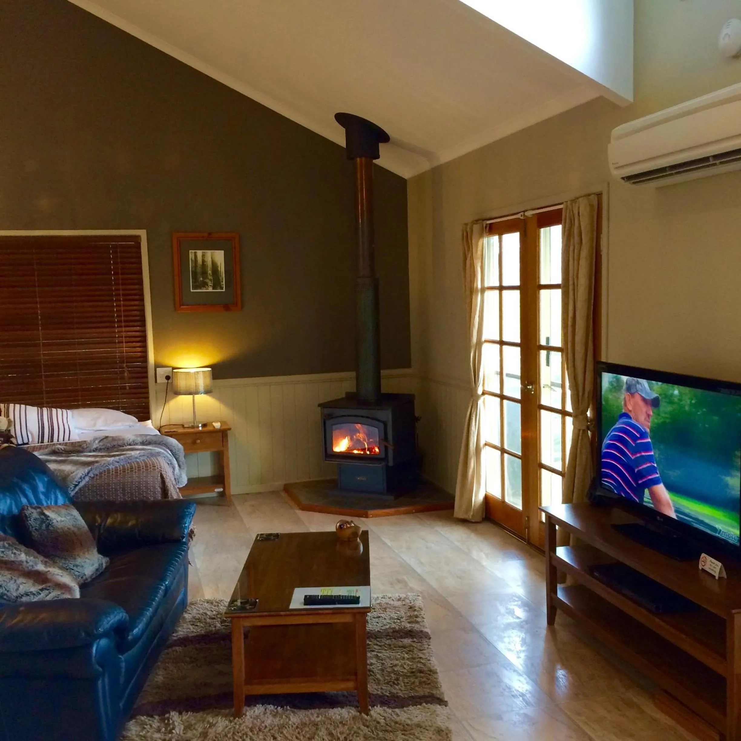 Living room, Bed in Maleny Luxury Cottages