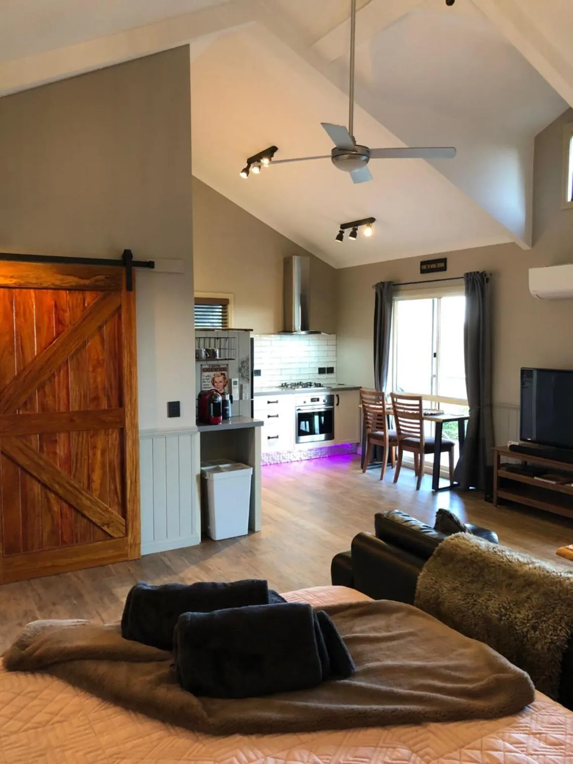 Lounge or bar in Maleny Luxury Cottages