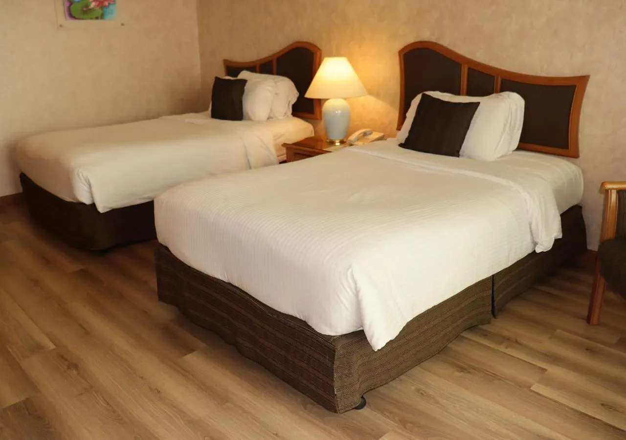 Photo of the whole room, Bed in Grand Palace Hotel