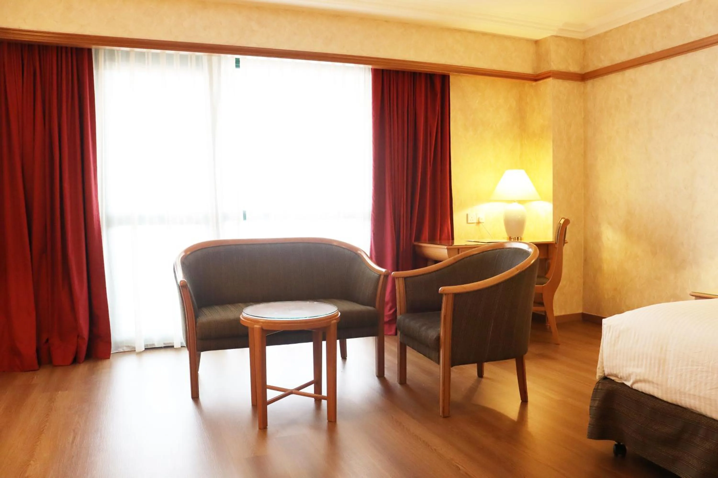 Seating area, Bed in Grand Palace Hotel