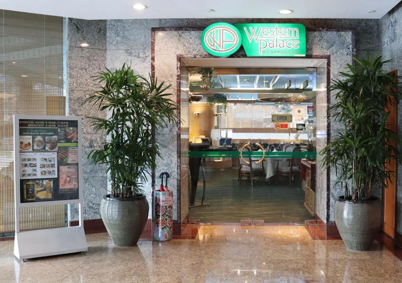 Restaurant/places to eat in Grand Palace Hotel