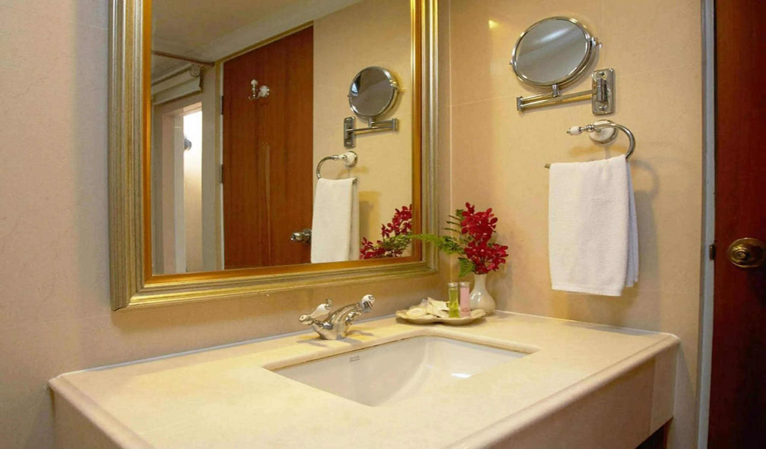 Bathroom in NASA BANGKOK - Airport Rail Link Ramkhamhang