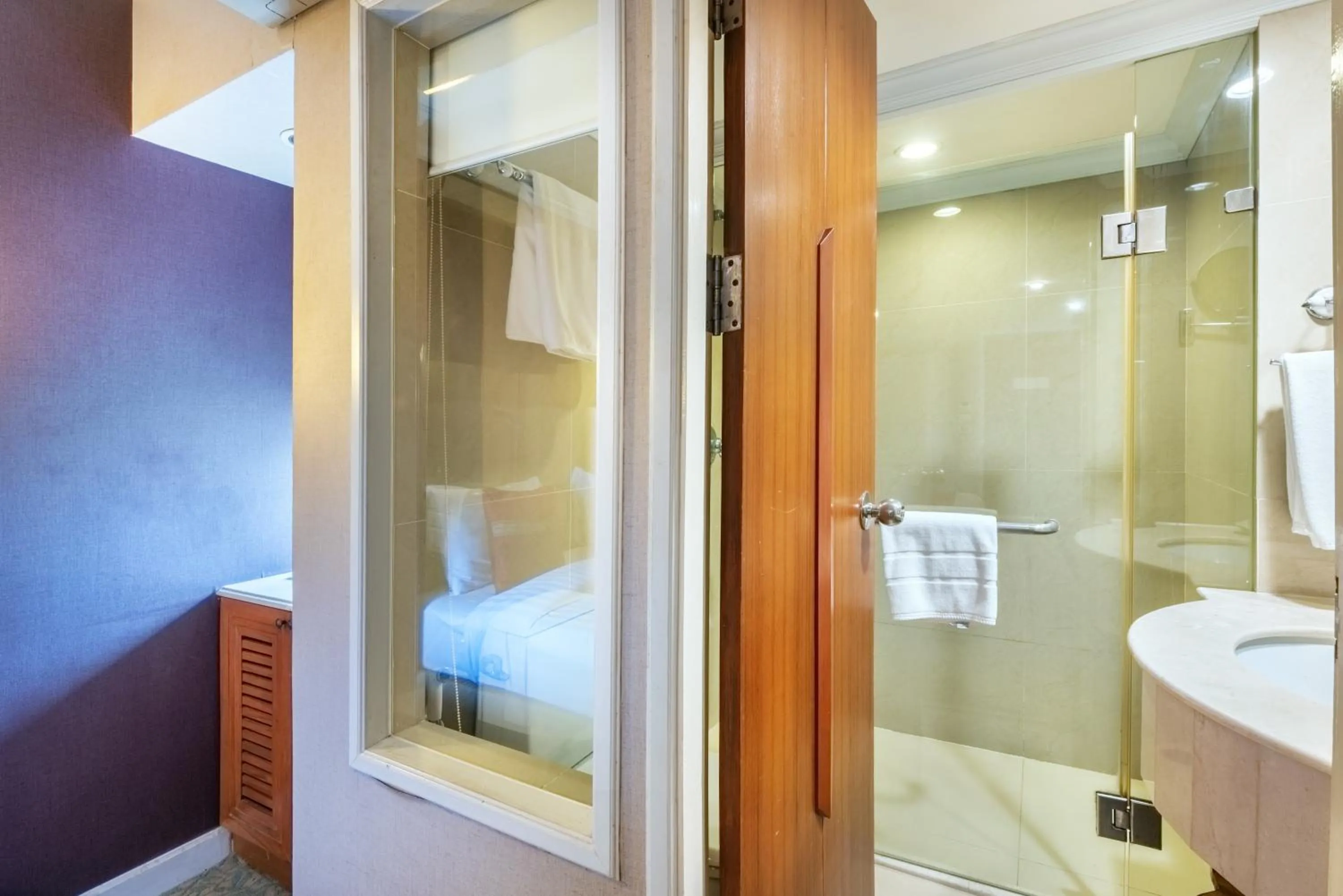 Shower in NASA BANGKOK - Airport Rail Link Ramkhamhang