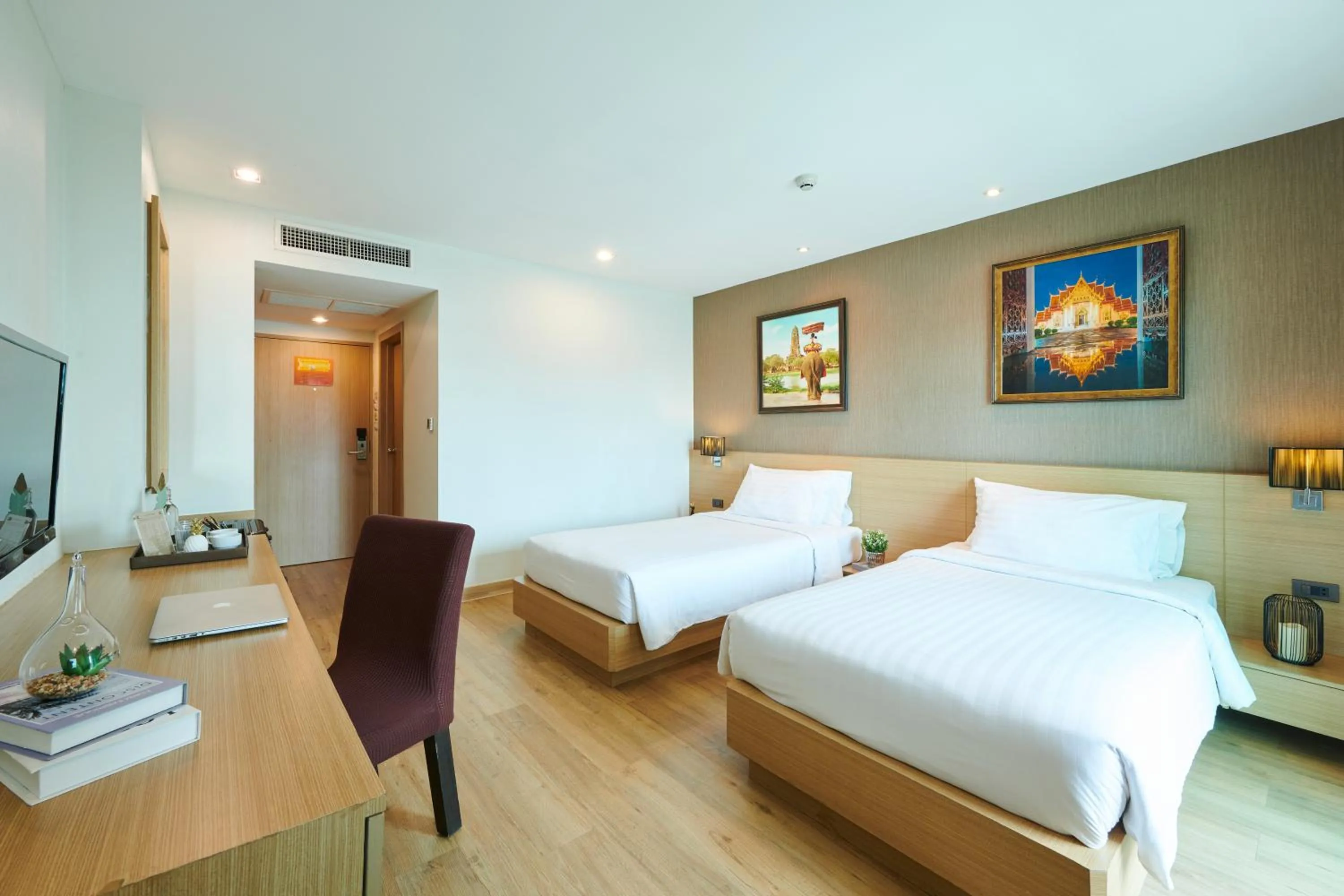 Bedroom, Bed in Adelphi Pattaya