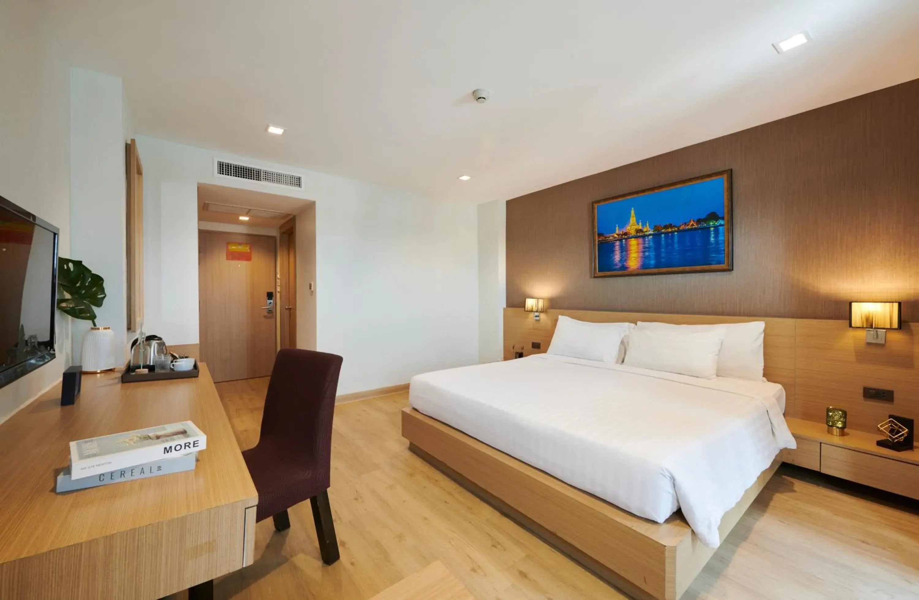 Photo of the whole room, Bed in Adelphi Pattaya Photo of the whole room, Bed in Adelphi Pattaya