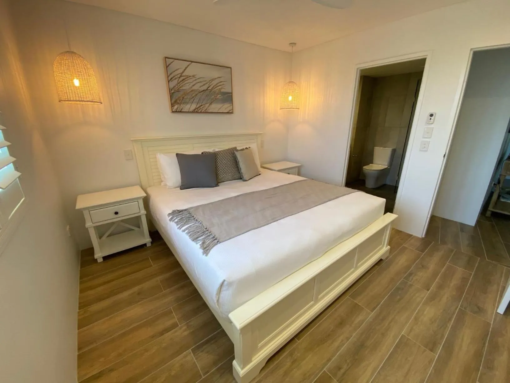 Bed in Bay Royal Apartments