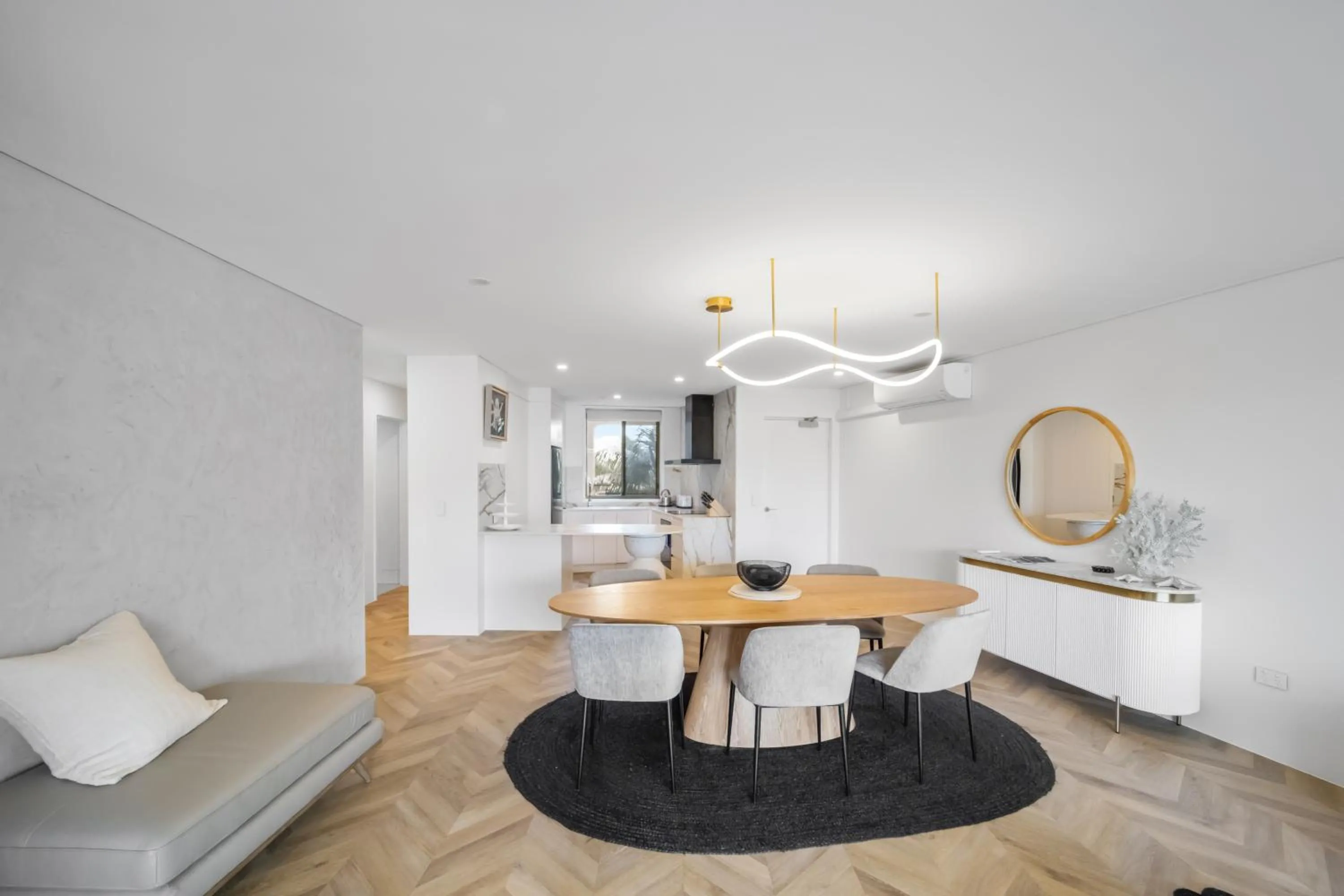 Dining area in Bay Royal Apartments