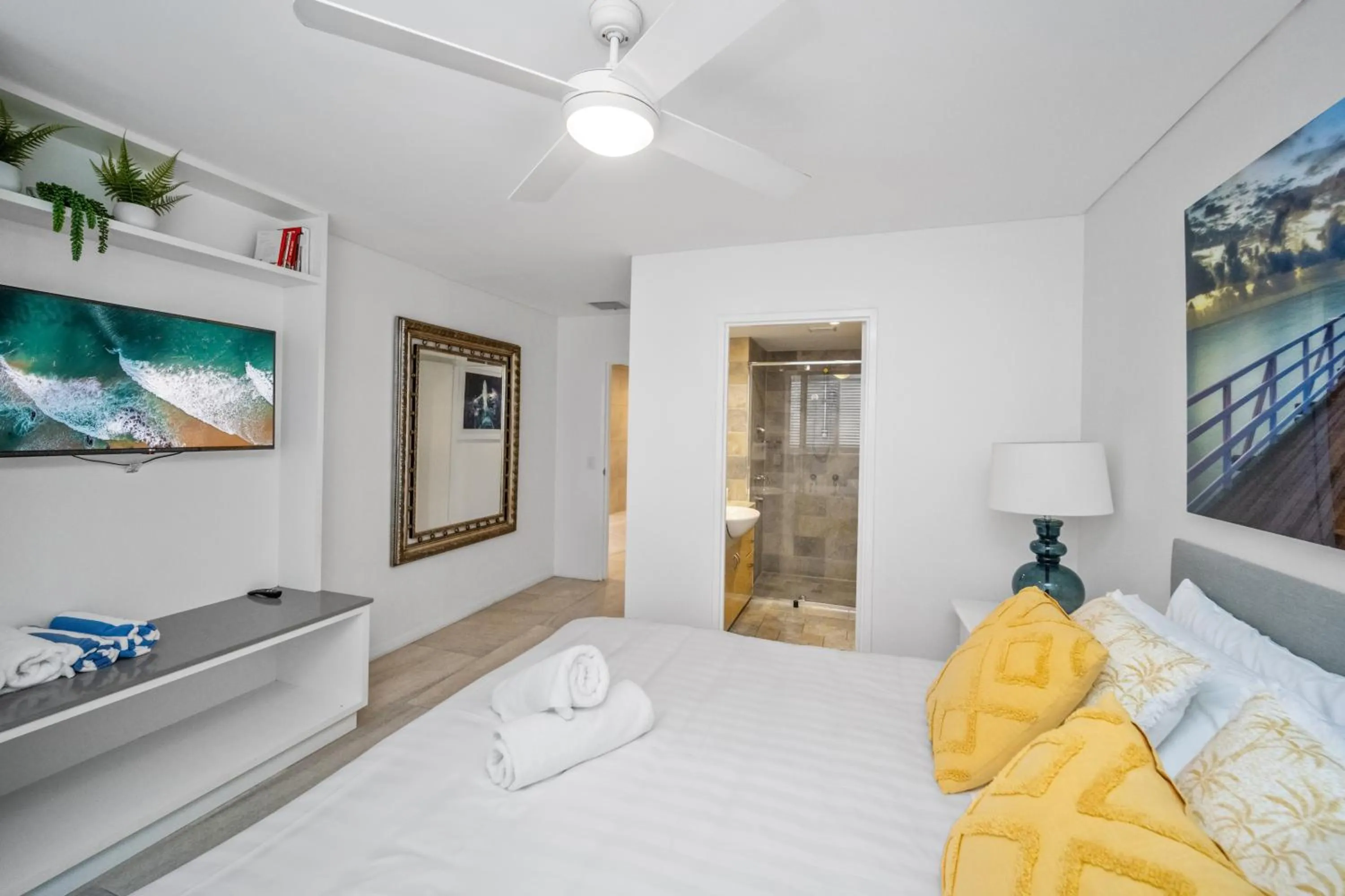 Bed in Bay Royal Apartments