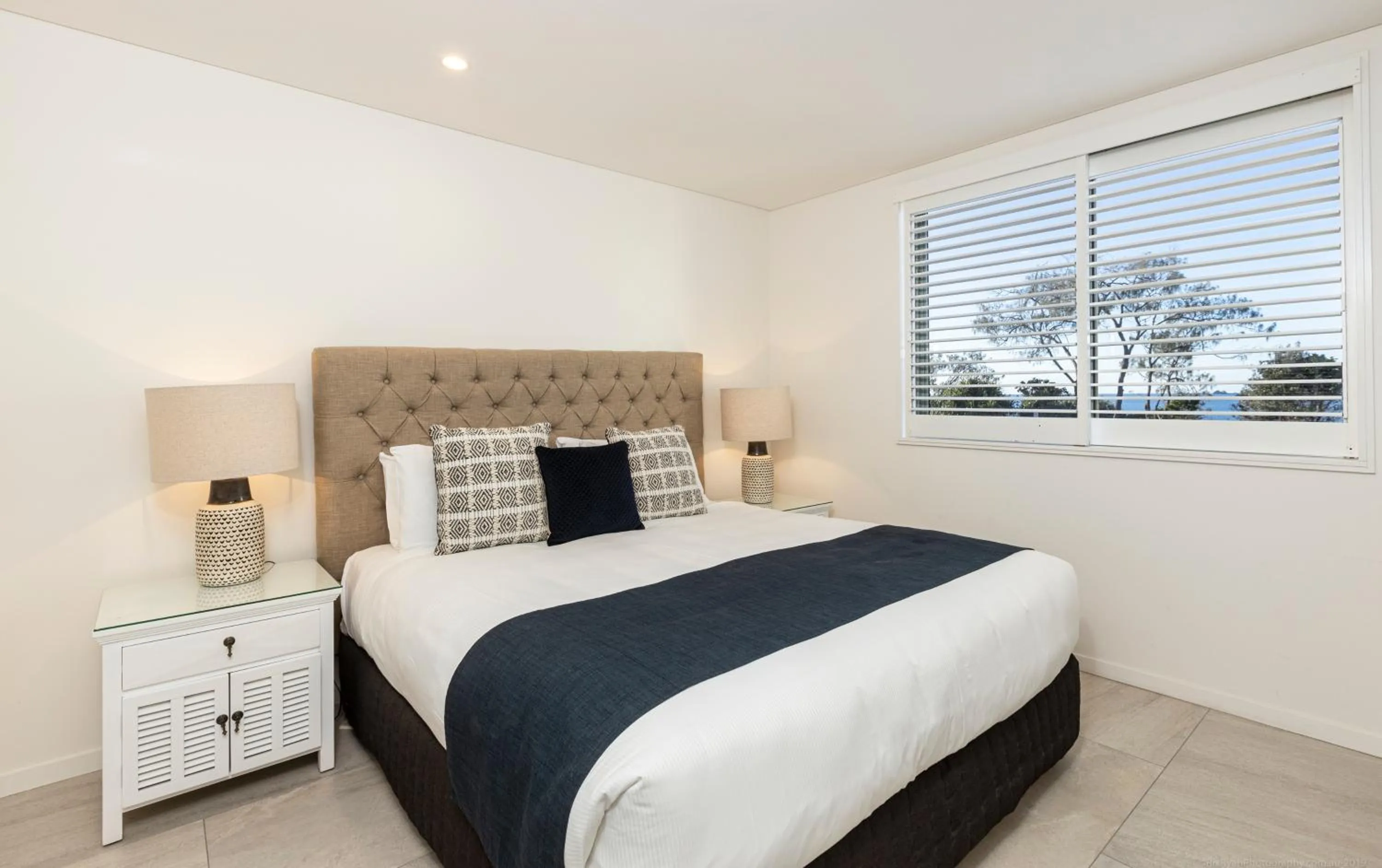 Bedroom, Bed in Bay Royal Apartments