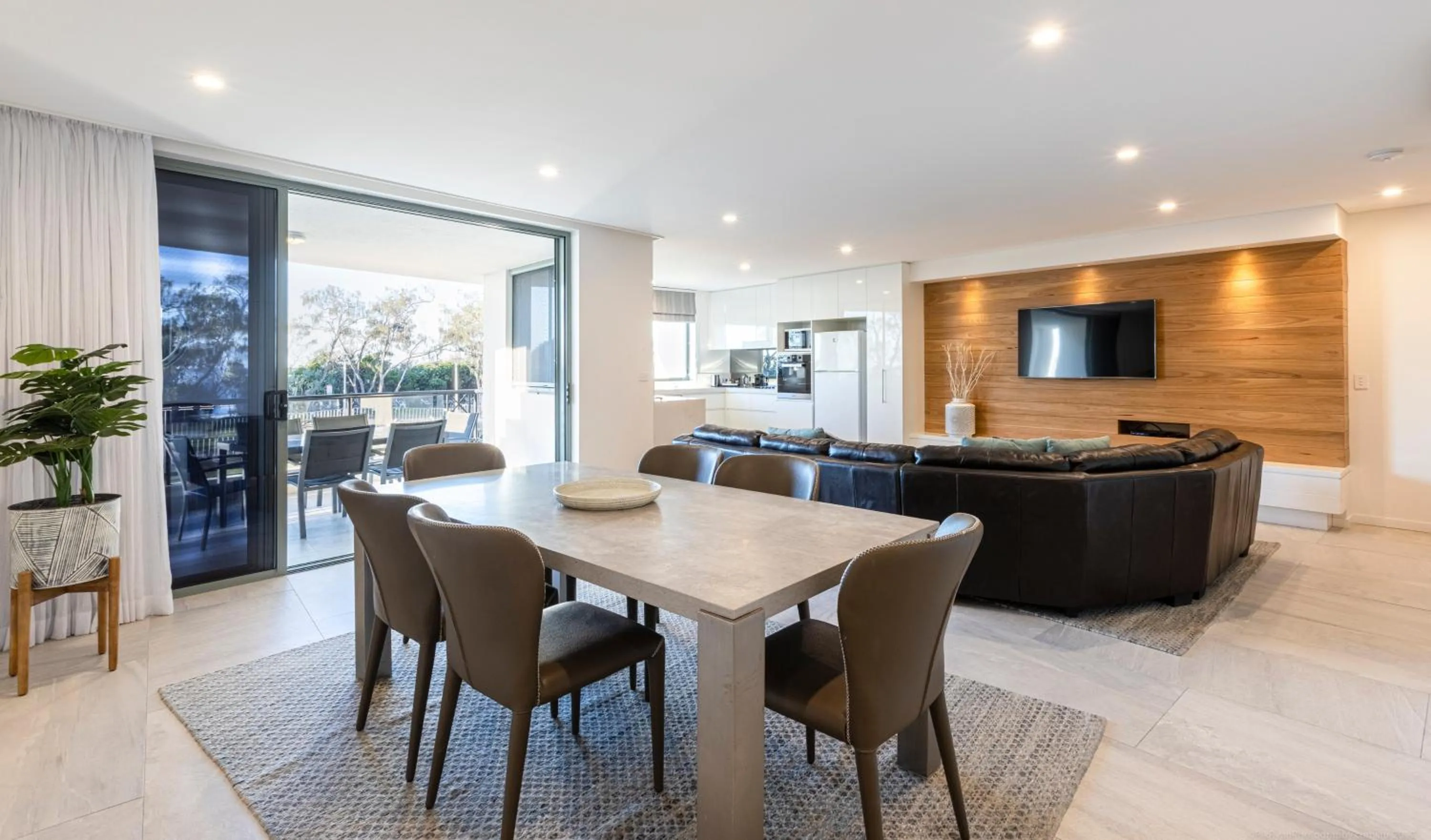 TV and multimedia in Bay Royal Apartments