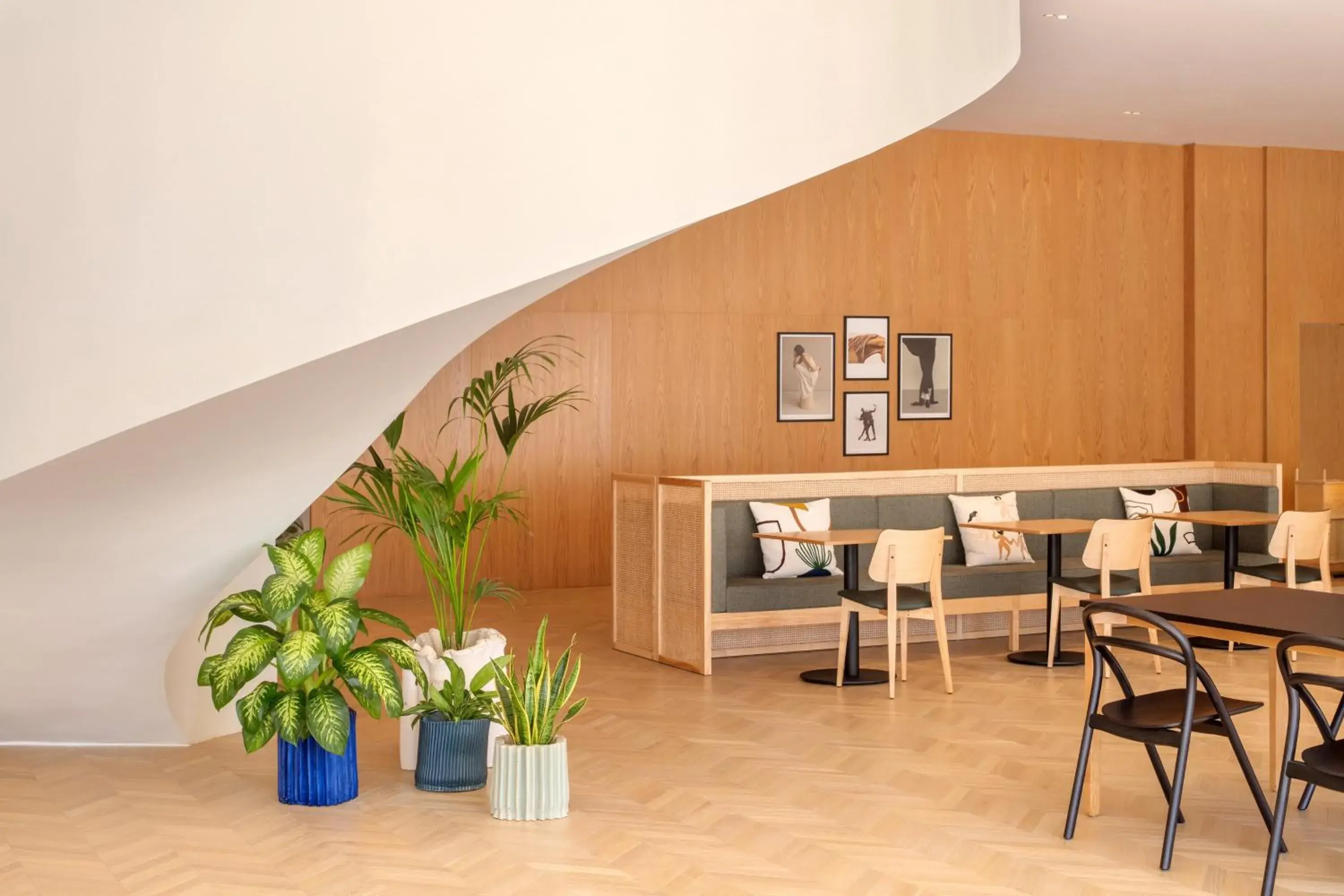 Restaurant/places to eat in Staybridge Suites Dubai Internet City by IHG Restaurant/places to eat in Staybridge Suites Dubai Internet City by IHG