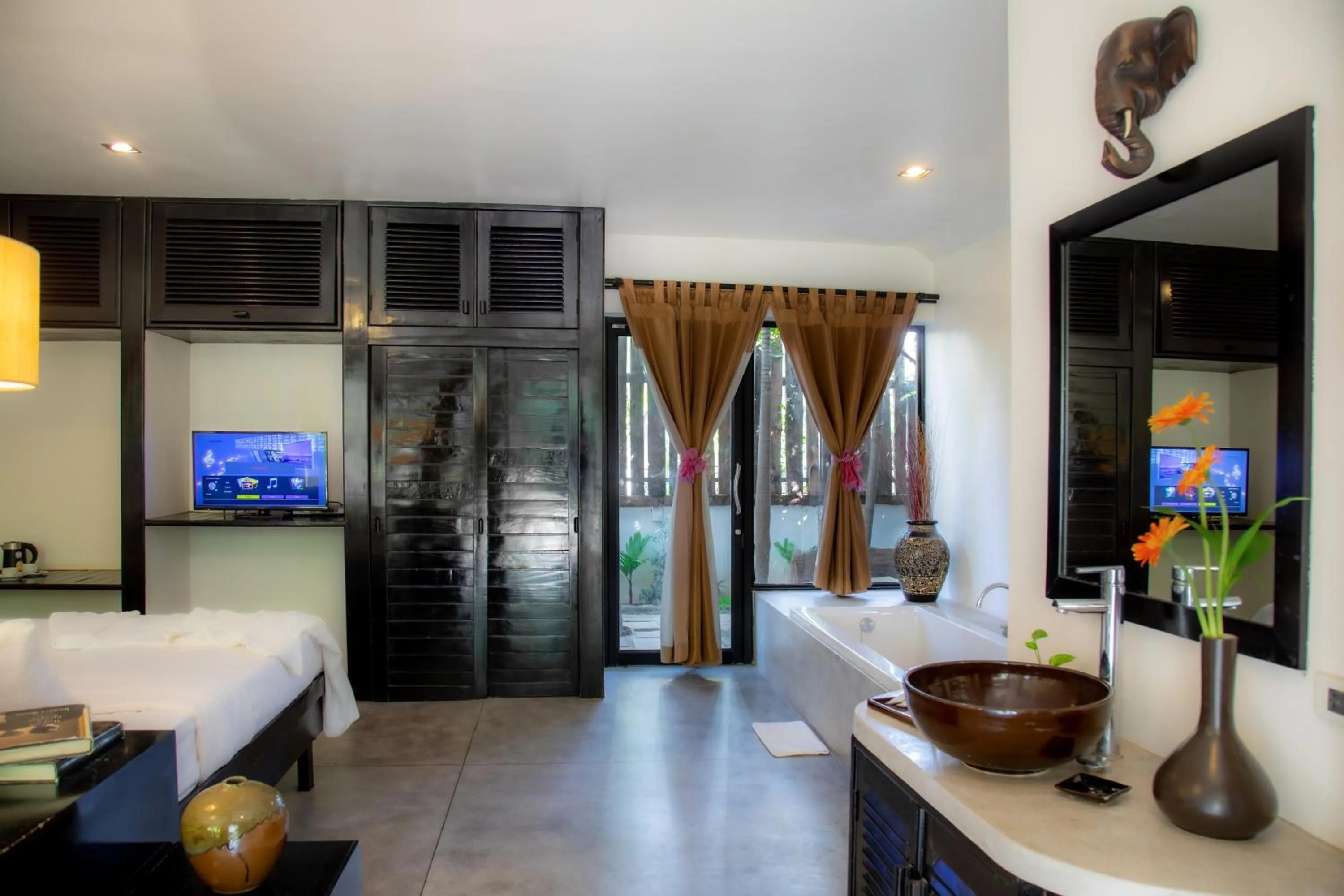 Bed in Bunwin Siem Reap