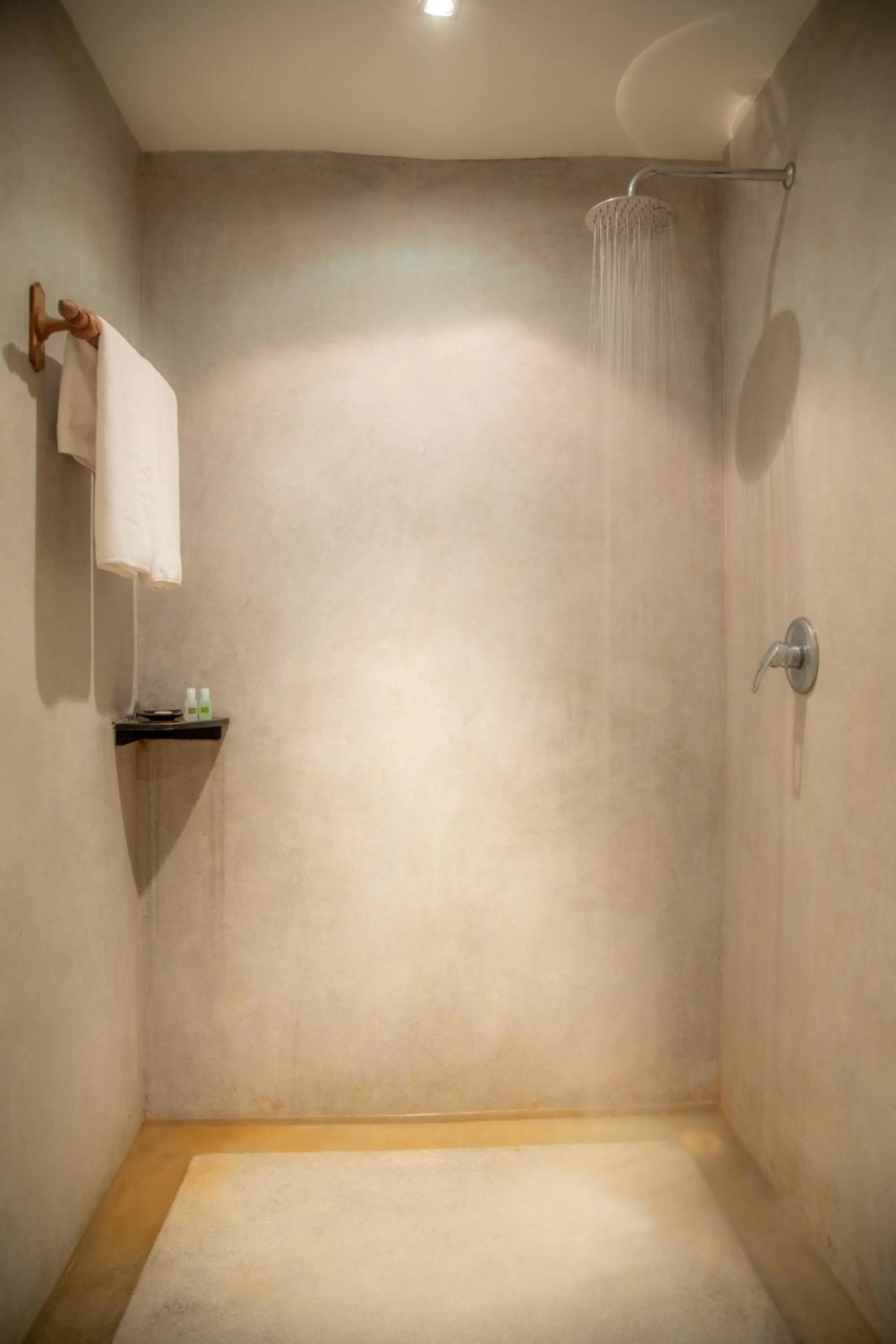 Shower in Bunwin Siem Reap