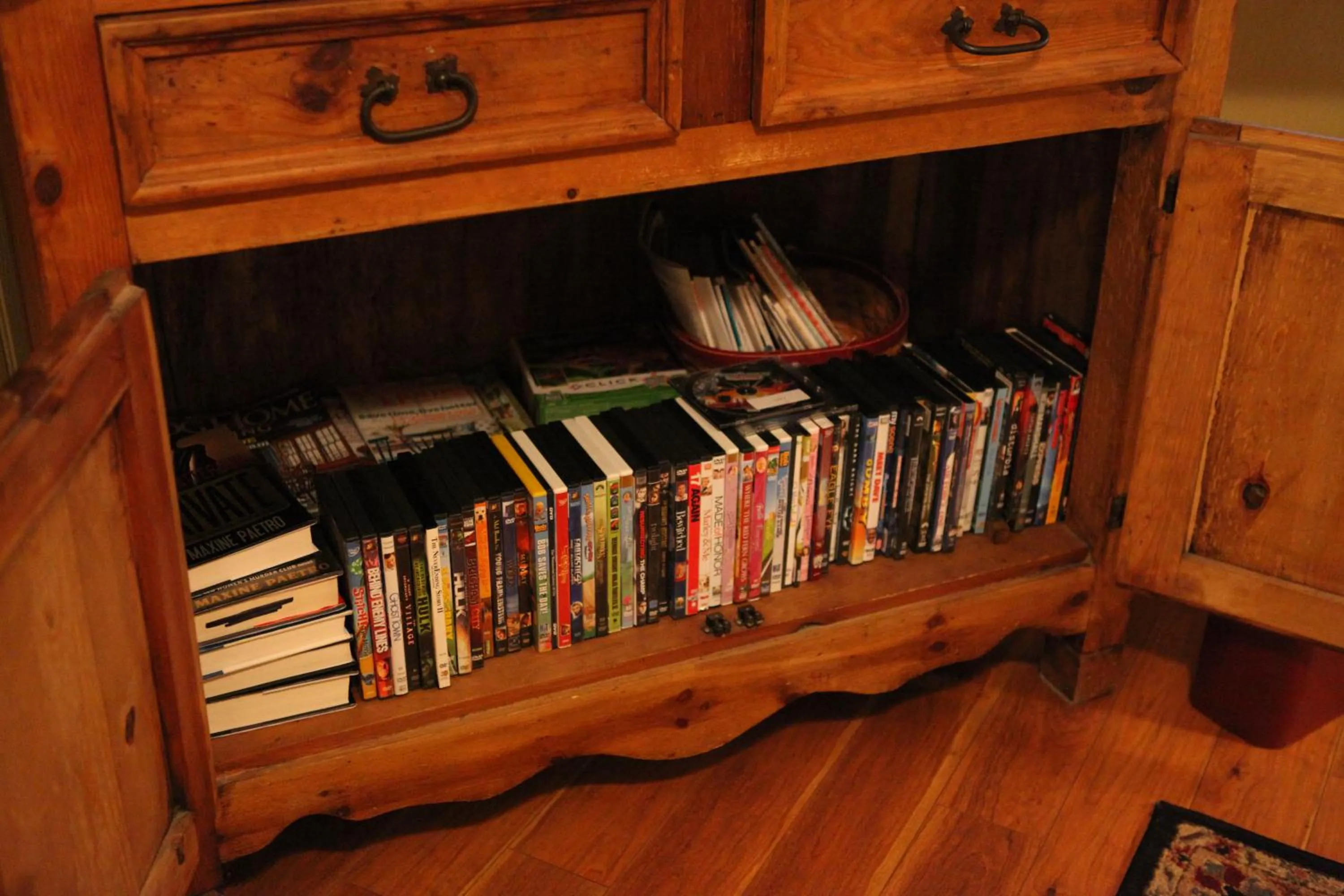 Library in Adair Springs Cabin
