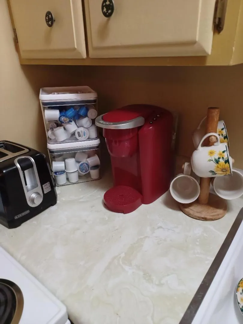 Coffee/tea facilities in Adair Springs Cabin